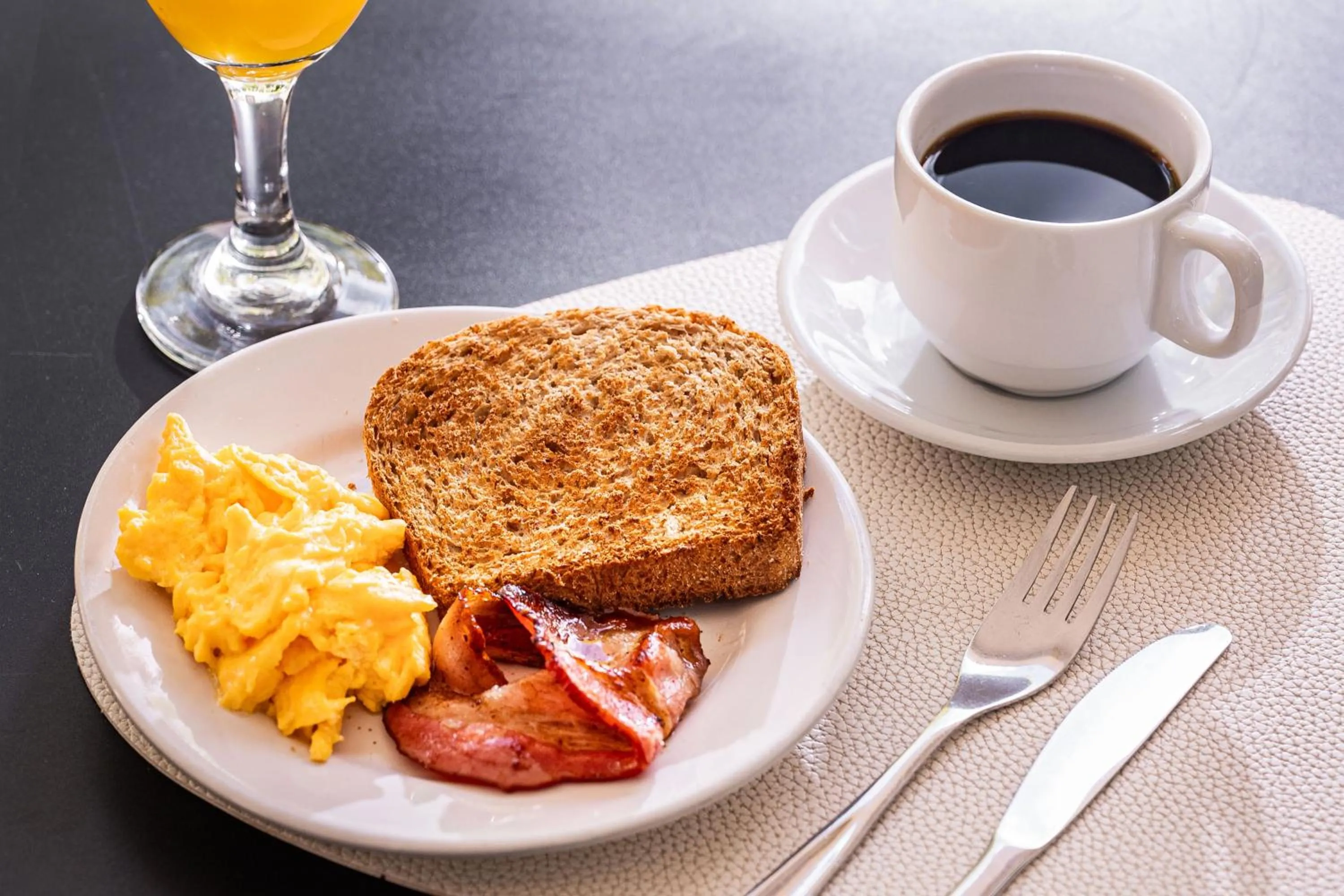 Food and drinks in Parque Hotel Jean Clevers