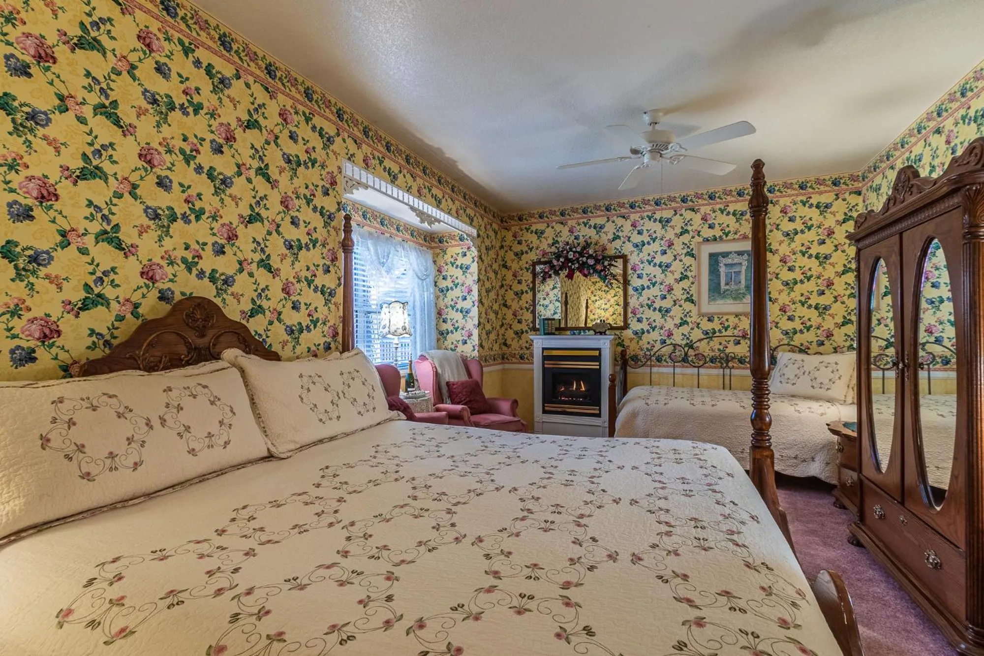 Bed in Apples Bed and Breakfast Inn