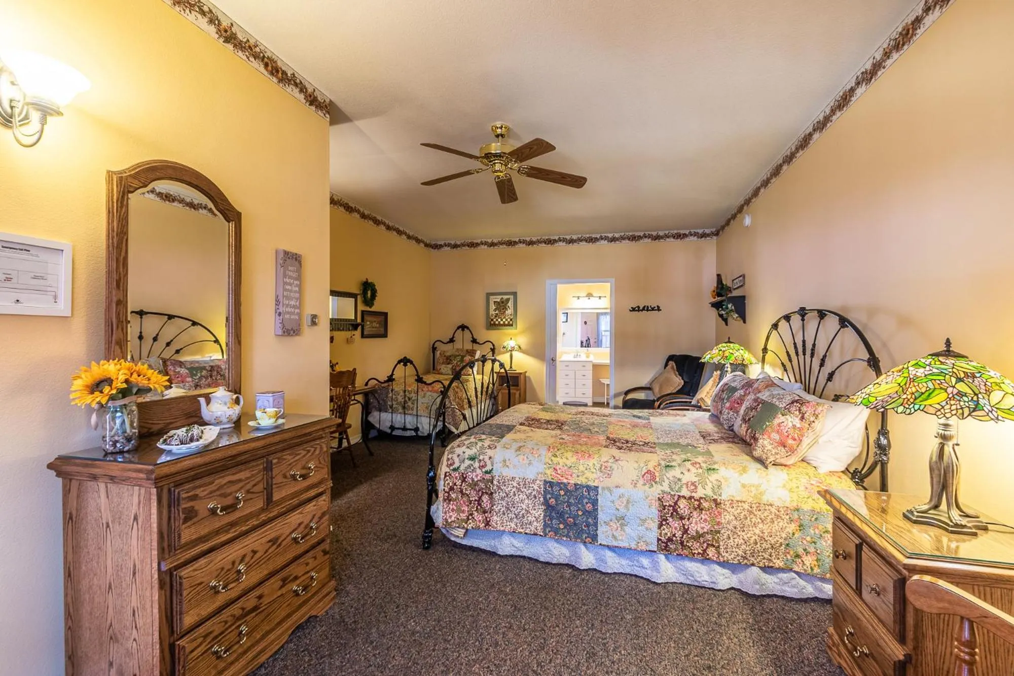 Bed in Apples Bed and Breakfast Inn