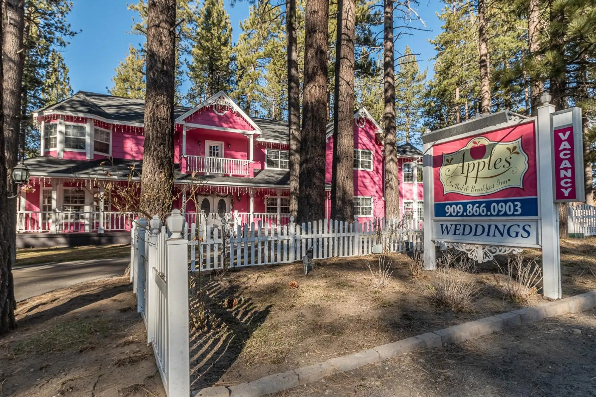 Apples Bed and Breakfast Inn