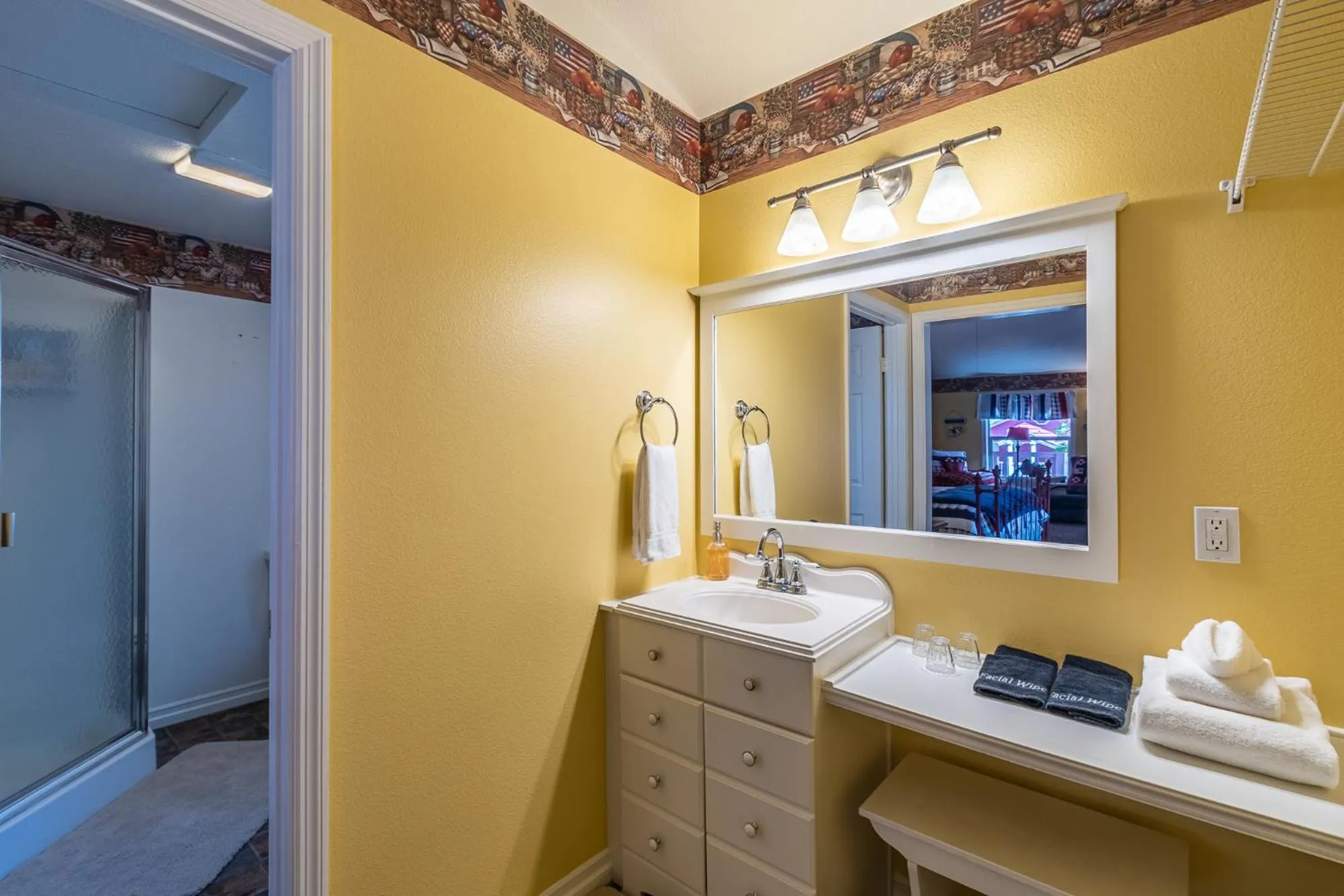 Apples Bed and Breakfast Inn