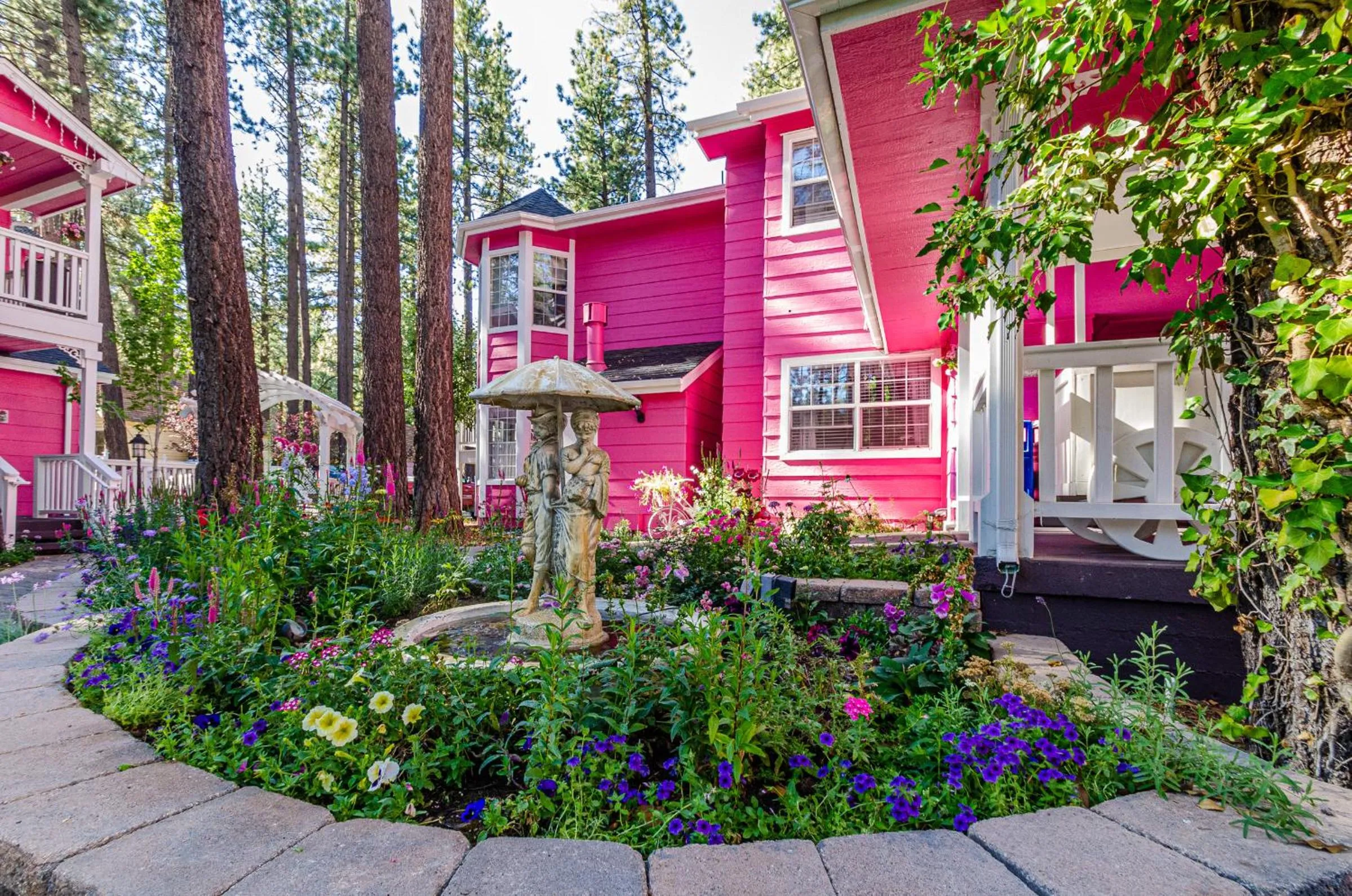 Apples Bed and Breakfast Inn