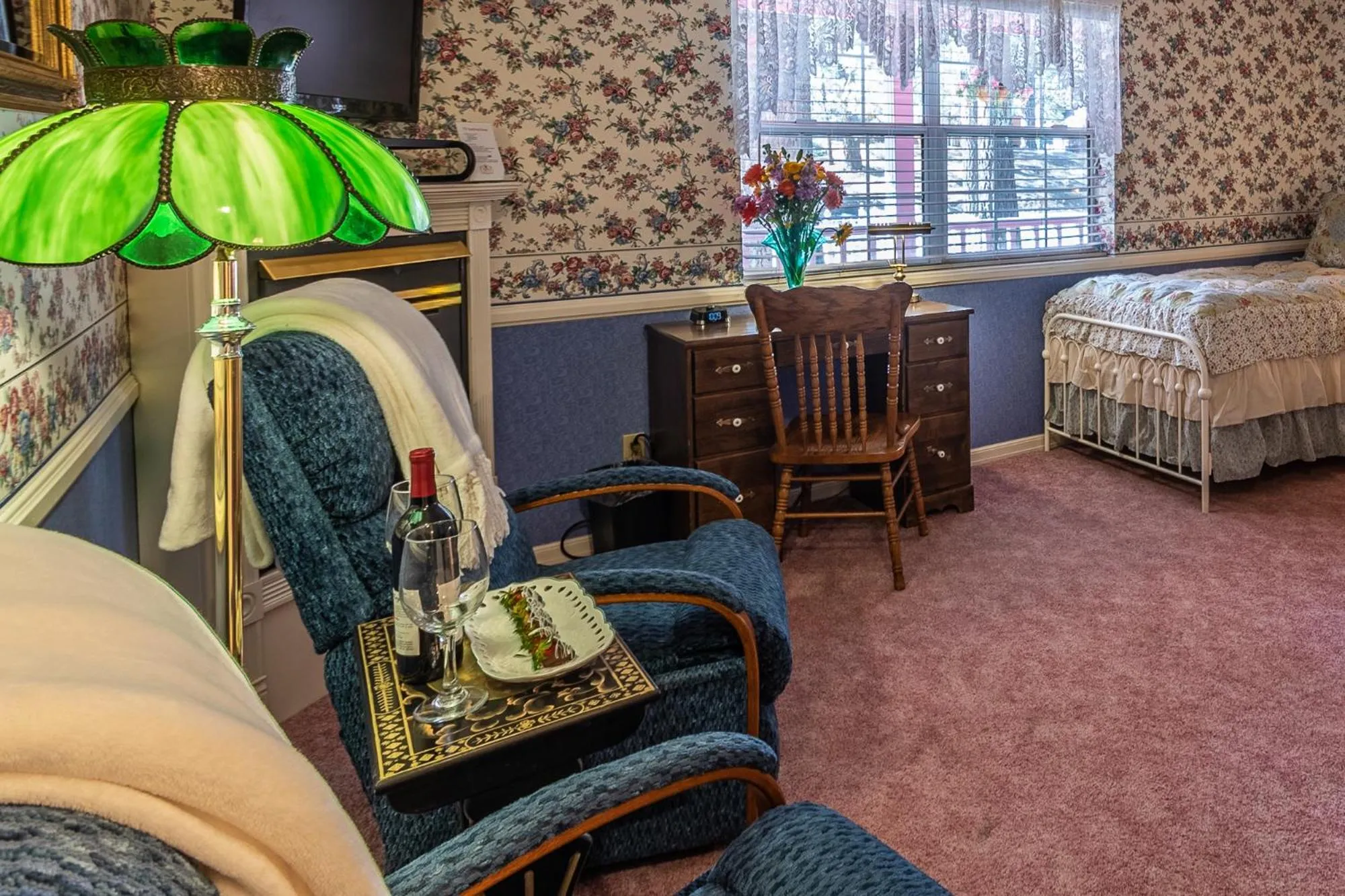 Bed in Apples Bed and Breakfast Inn