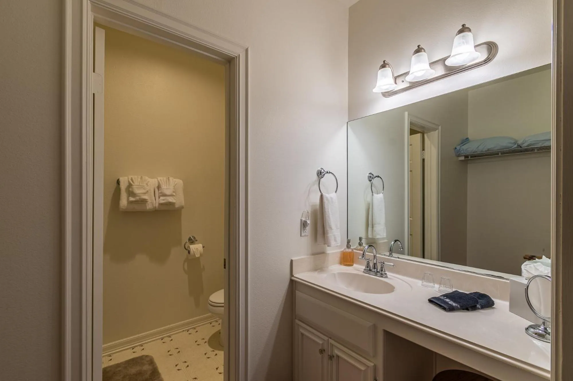 Apples Bed and Breakfast Inn