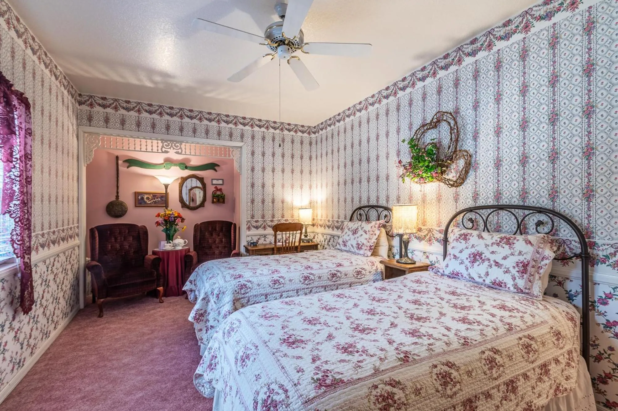 Bed in Apples Bed and Breakfast Inn