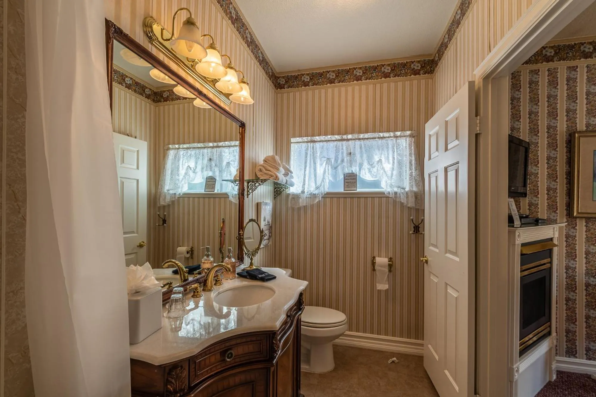 Apples Bed and Breakfast Inn