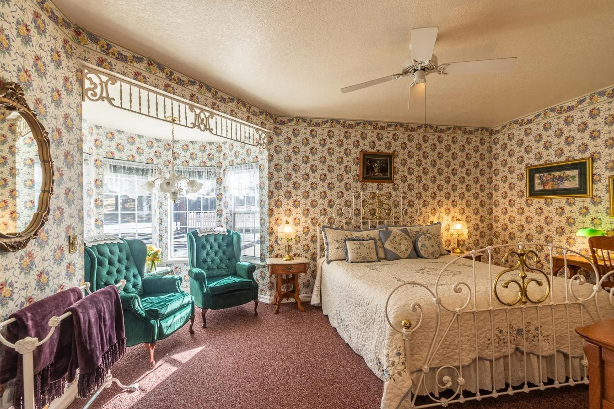 Bed in Apples Bed and Breakfast Inn