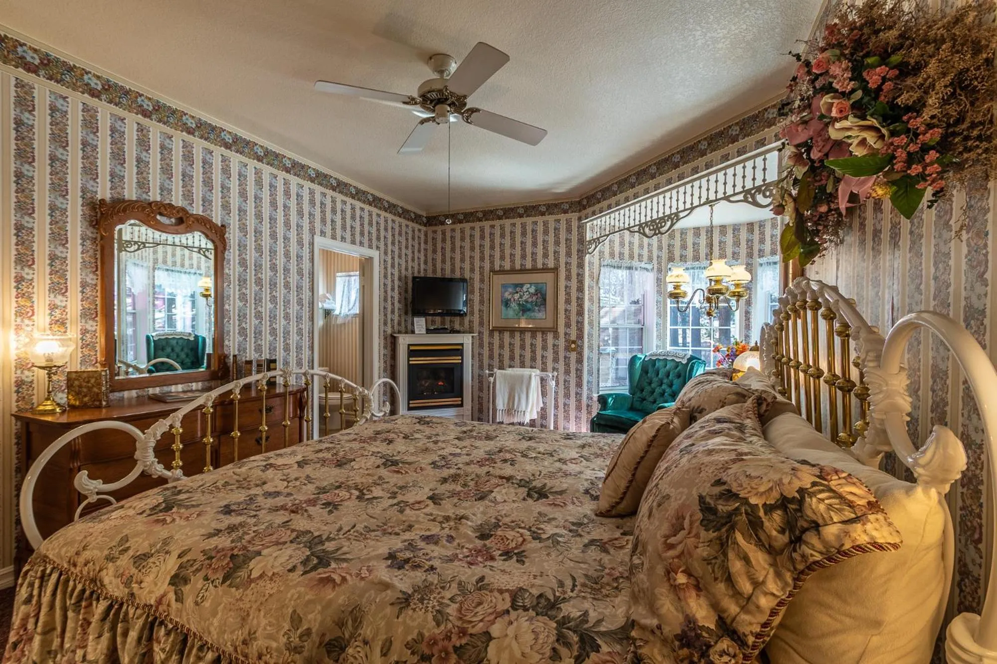 Bed in Apples Bed and Breakfast Inn