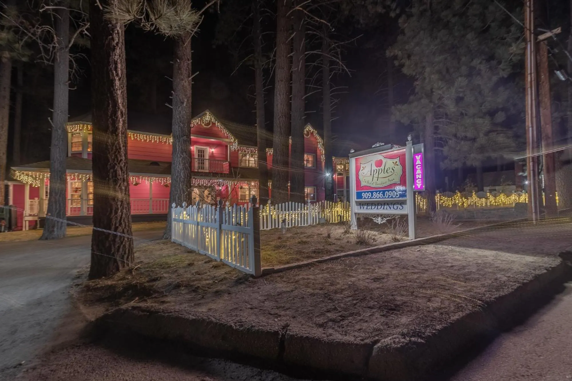 Apples Bed and Breakfast Inn