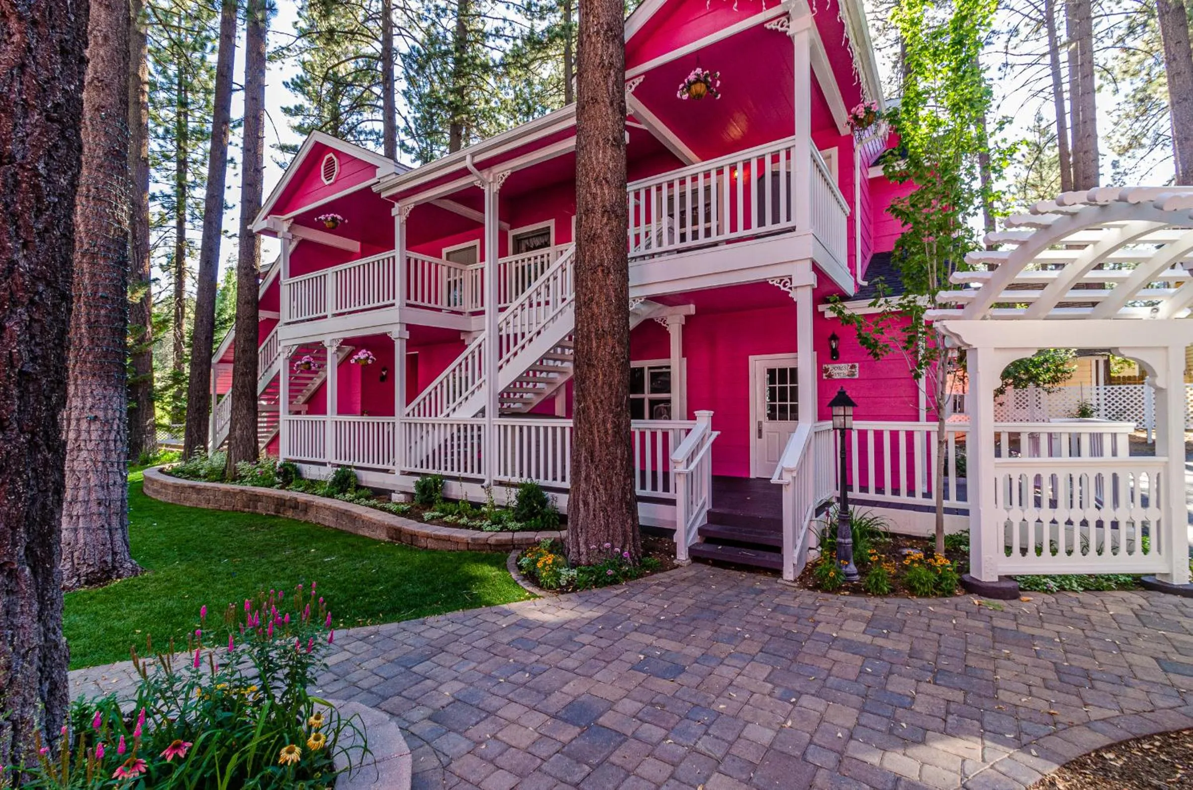 Apples Bed and Breakfast Inn