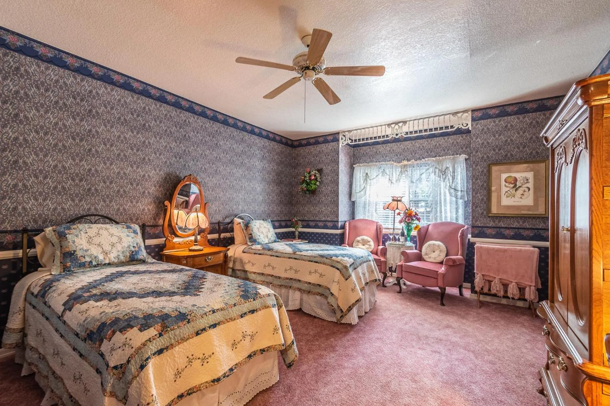 Bed in Apples Bed and Breakfast Inn