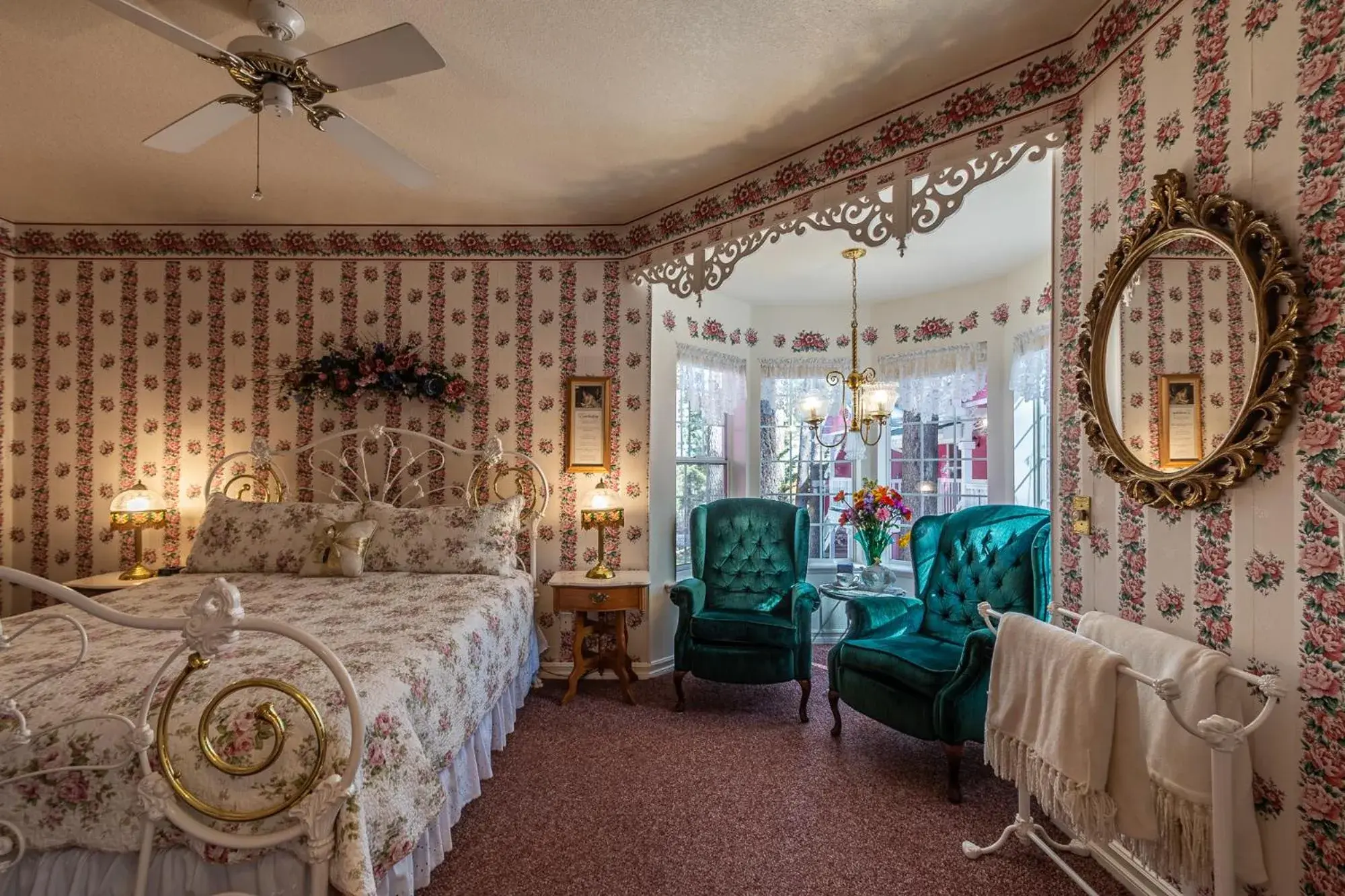 Deluxe Suite in Apples Bed and Breakfast Inn Deluxe Suite in Apples Bed and Breakfast Inn