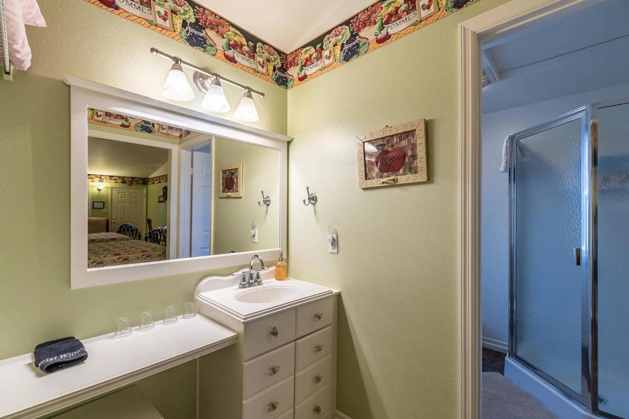 Apples Bed and Breakfast Inn