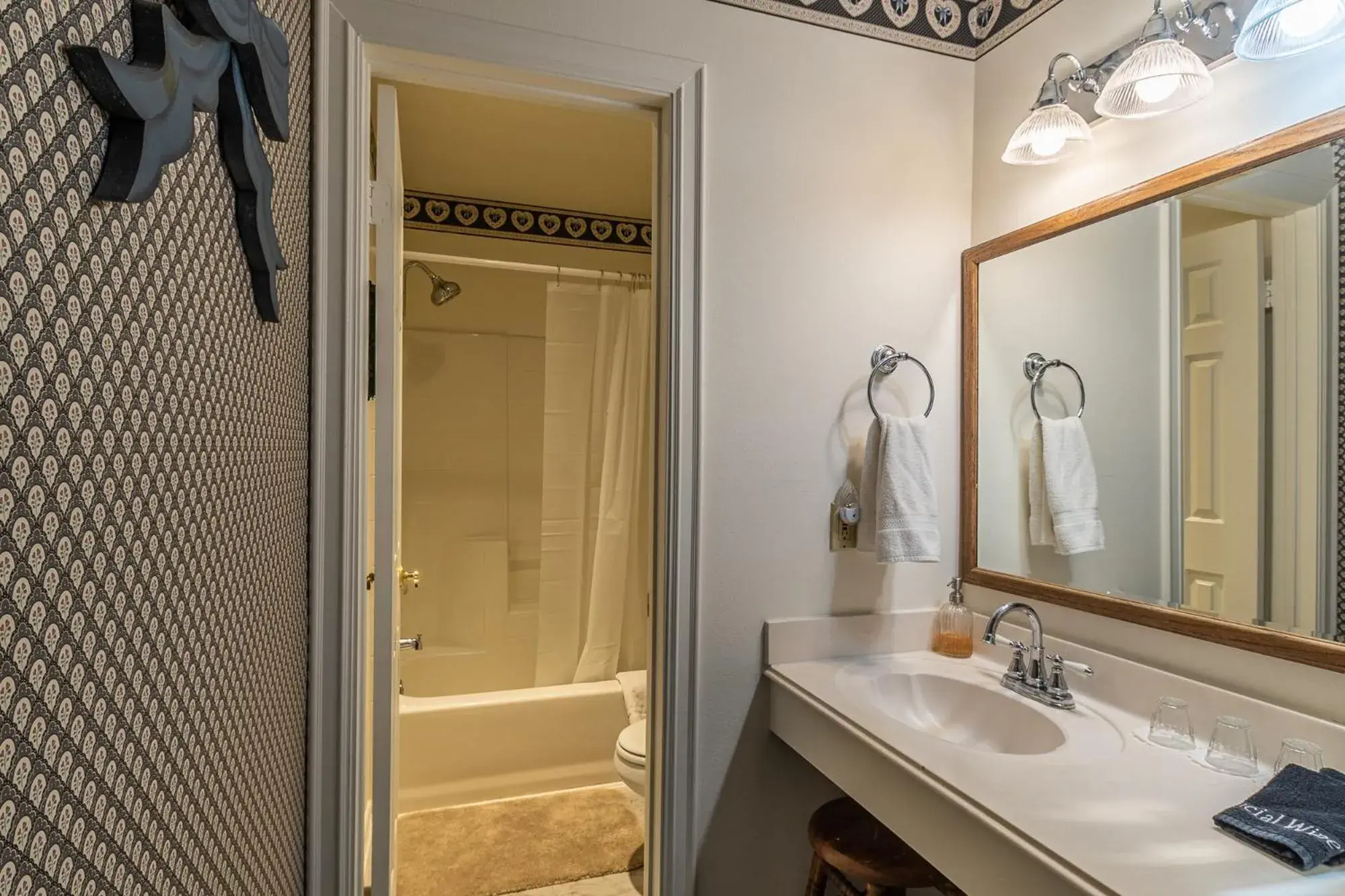 Triple Room in Apples Bed and Breakfast Inn Triple Room in Apples Bed and Breakfast Inn