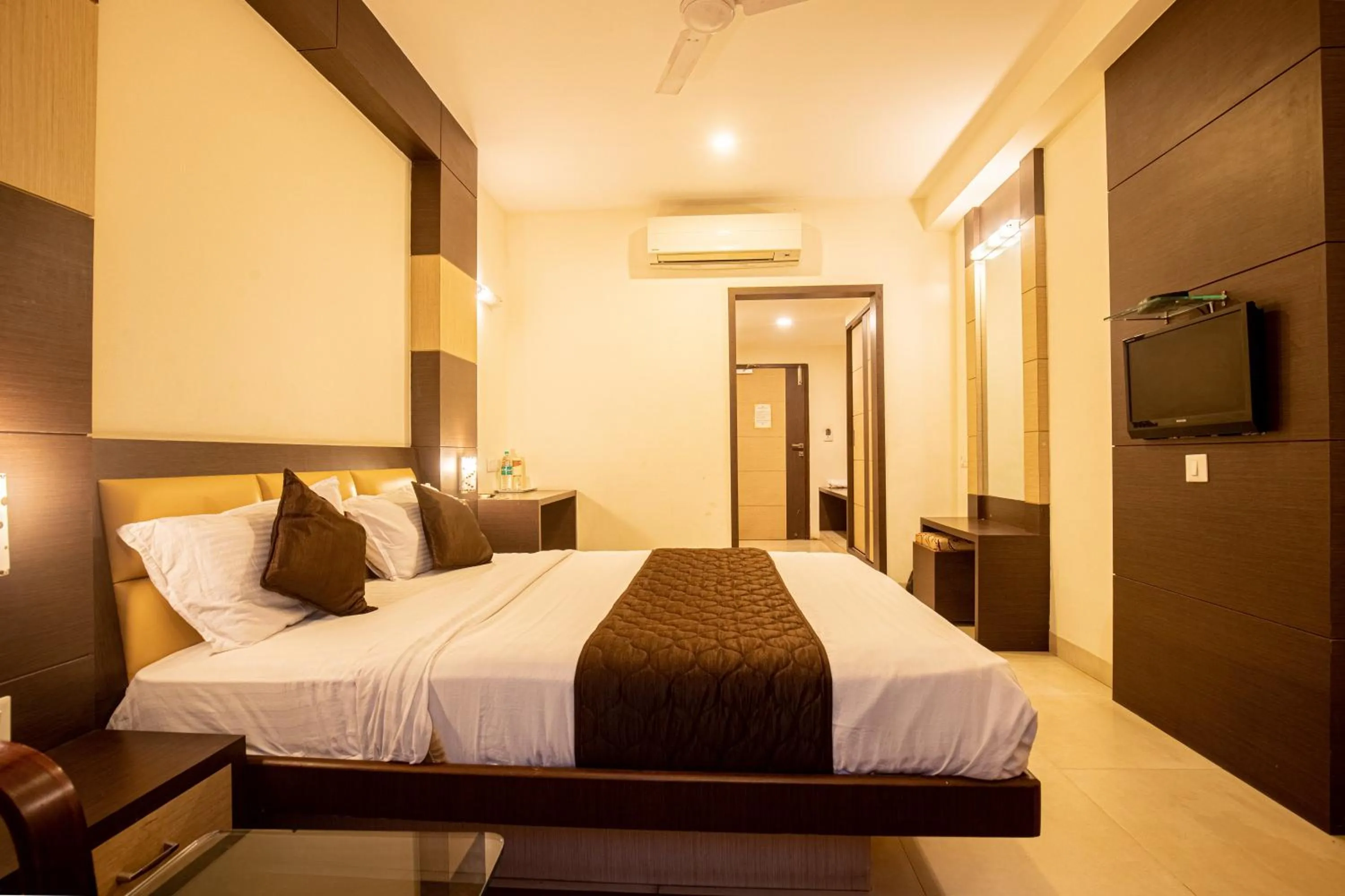 Bedroom, Bed in Sri Krishna Palace