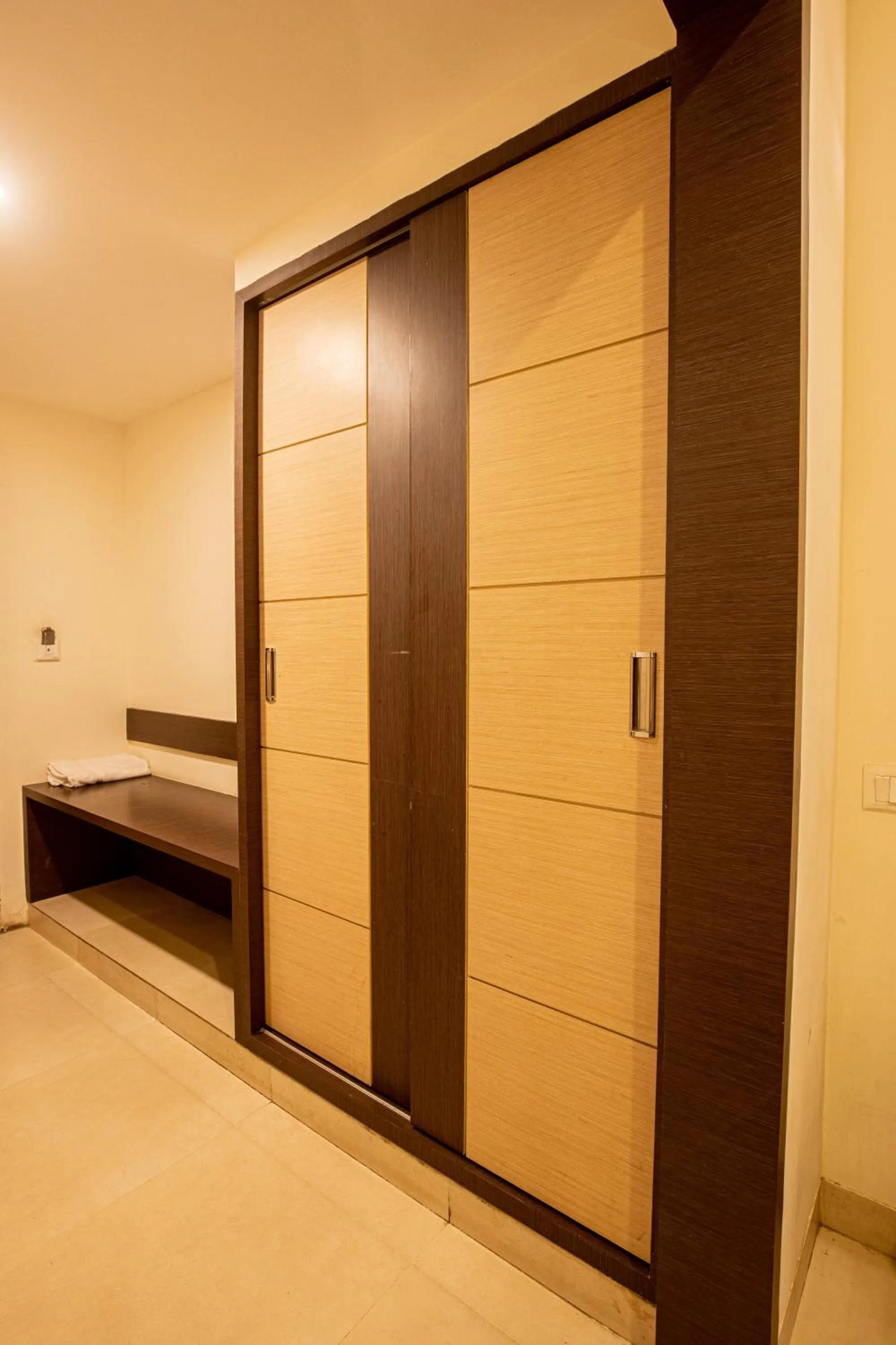 wardrobe, Bed in Sri Krishna Palace