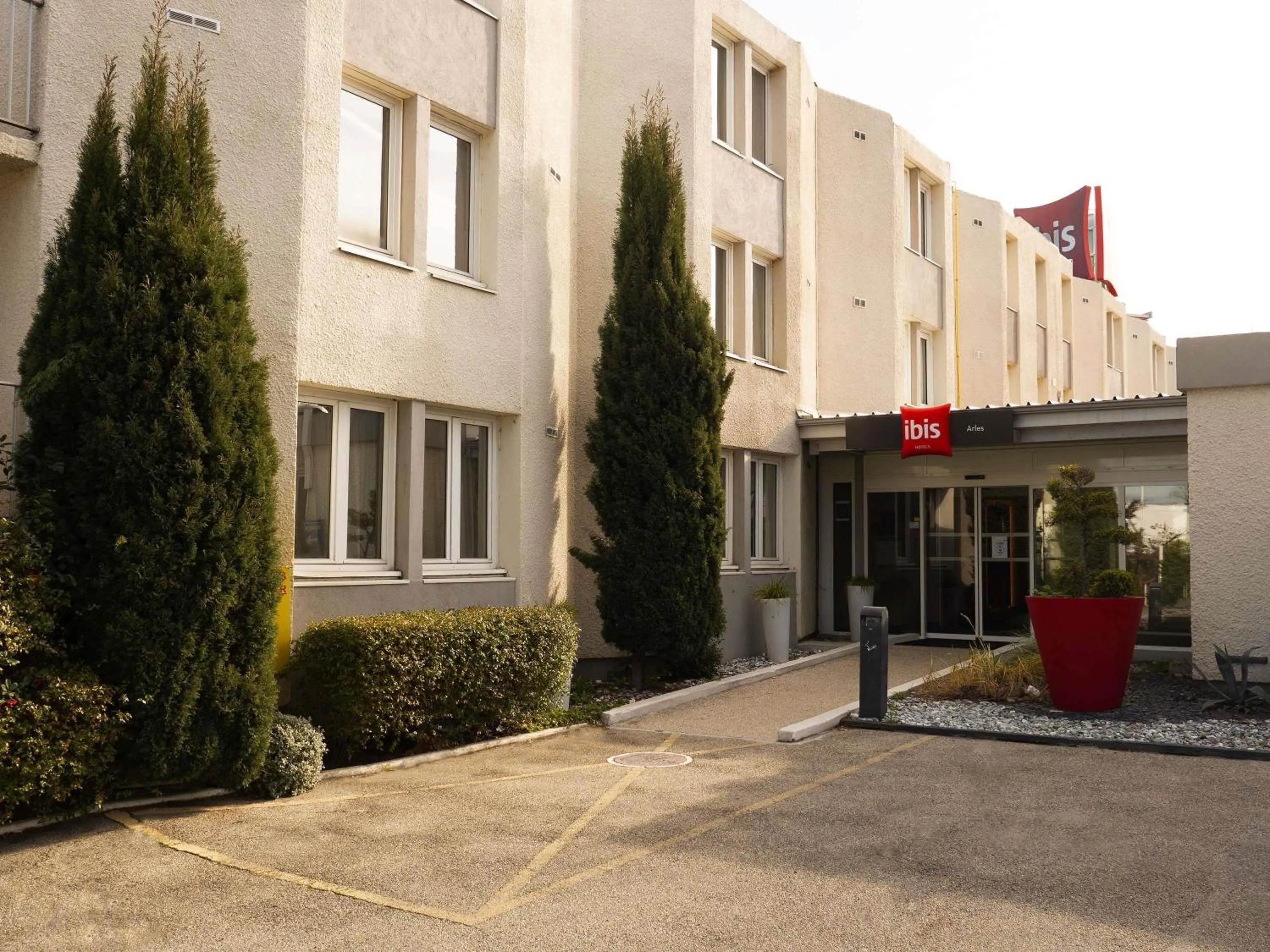 Property building in ibis Arles