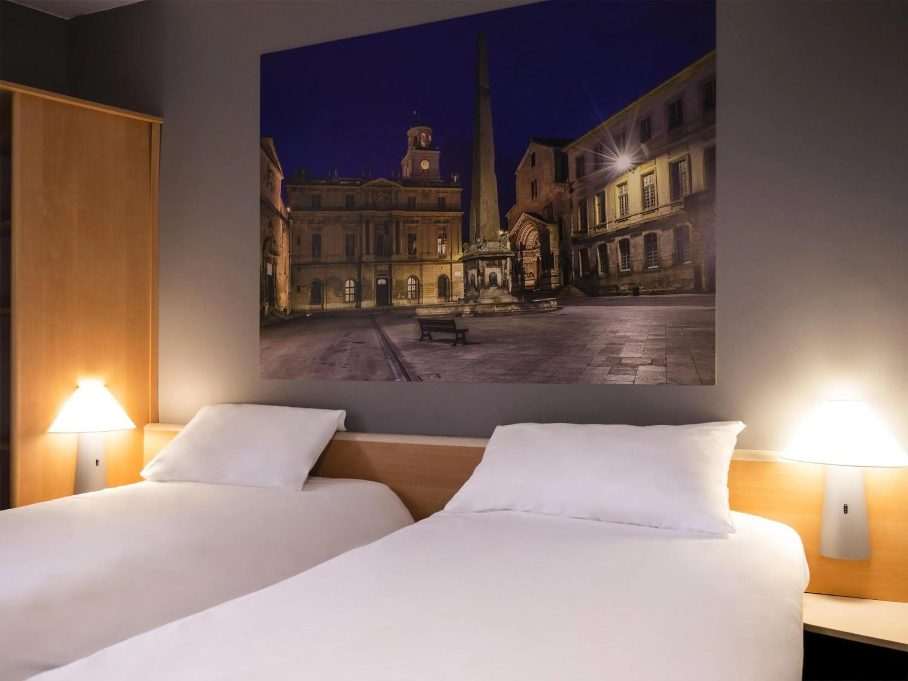 Bedroom, Bed in ibis Arles