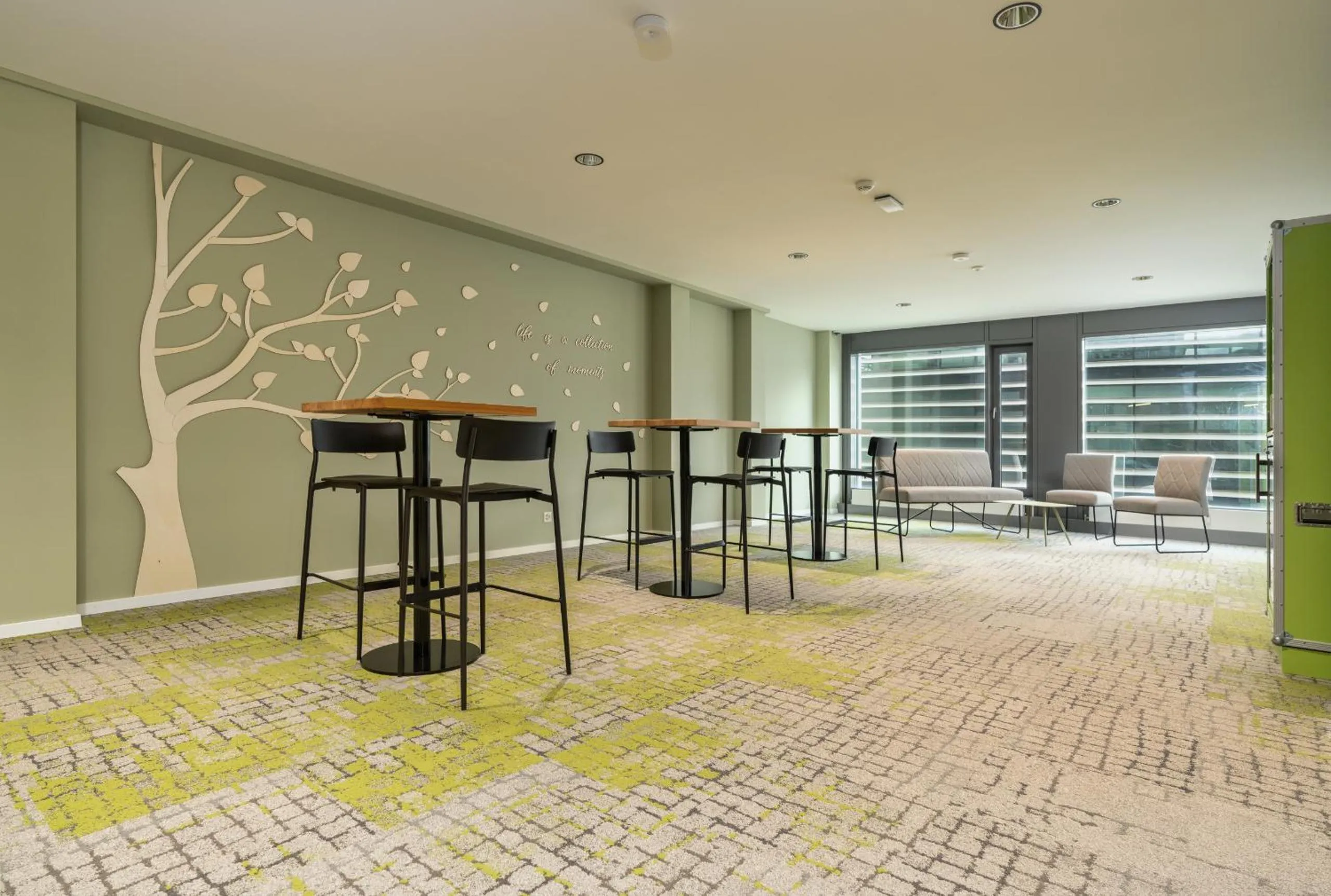 Communal lounge/ TV room in flexymotel Wil