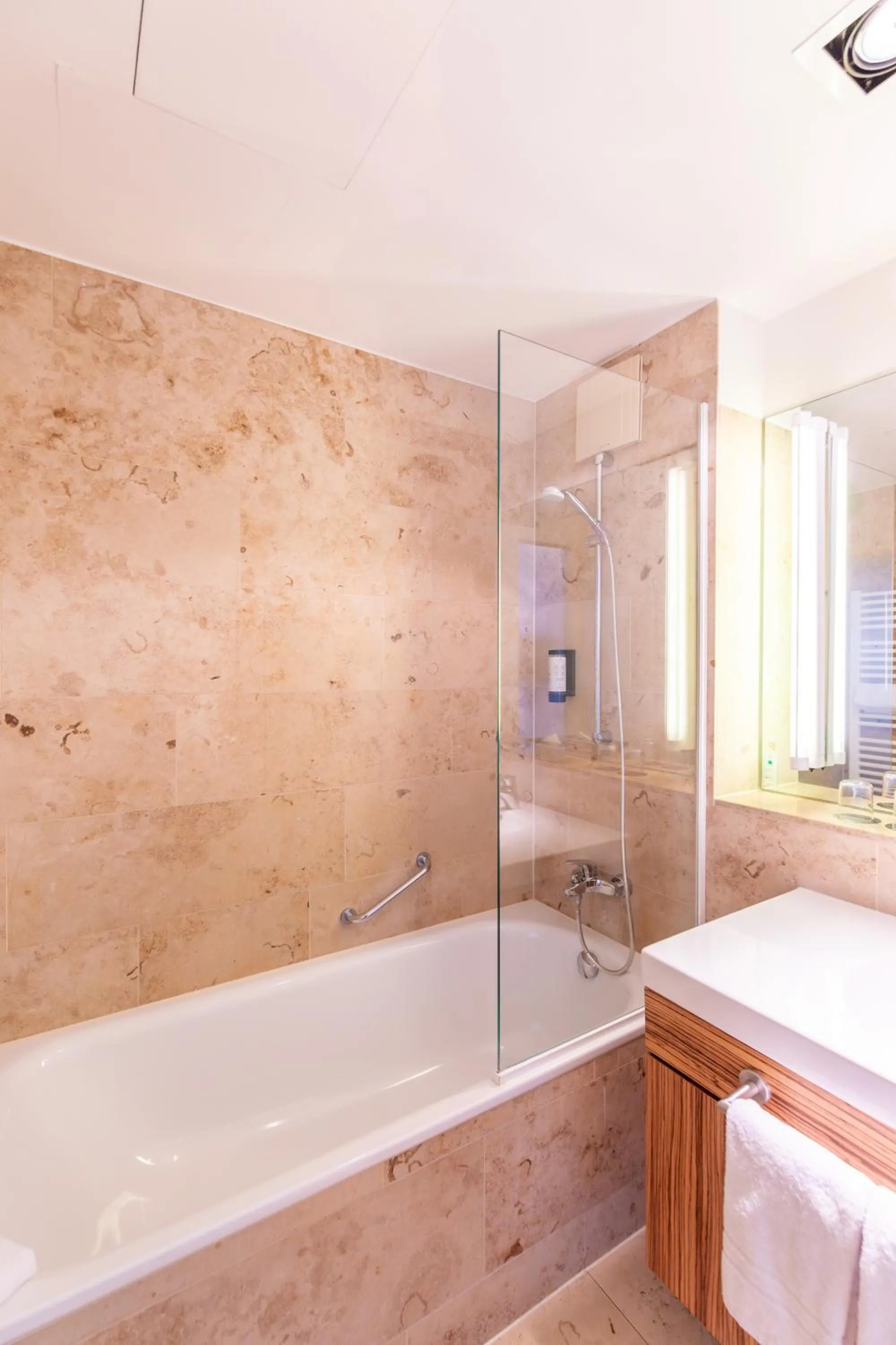 Shower in Herzogshof - Boutique-Hotel am Dom