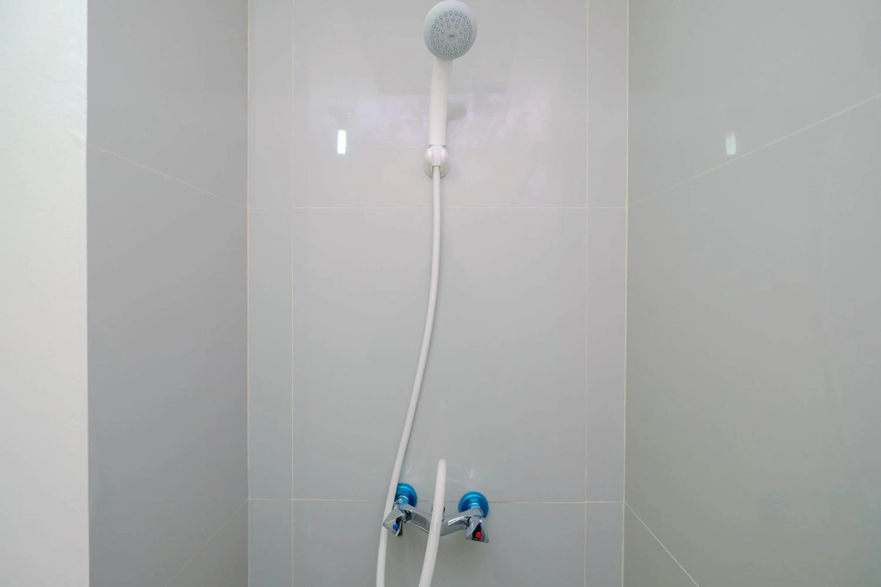 Comfy Studio Bogorienze Apartment near The Jungle Fest By Travelio