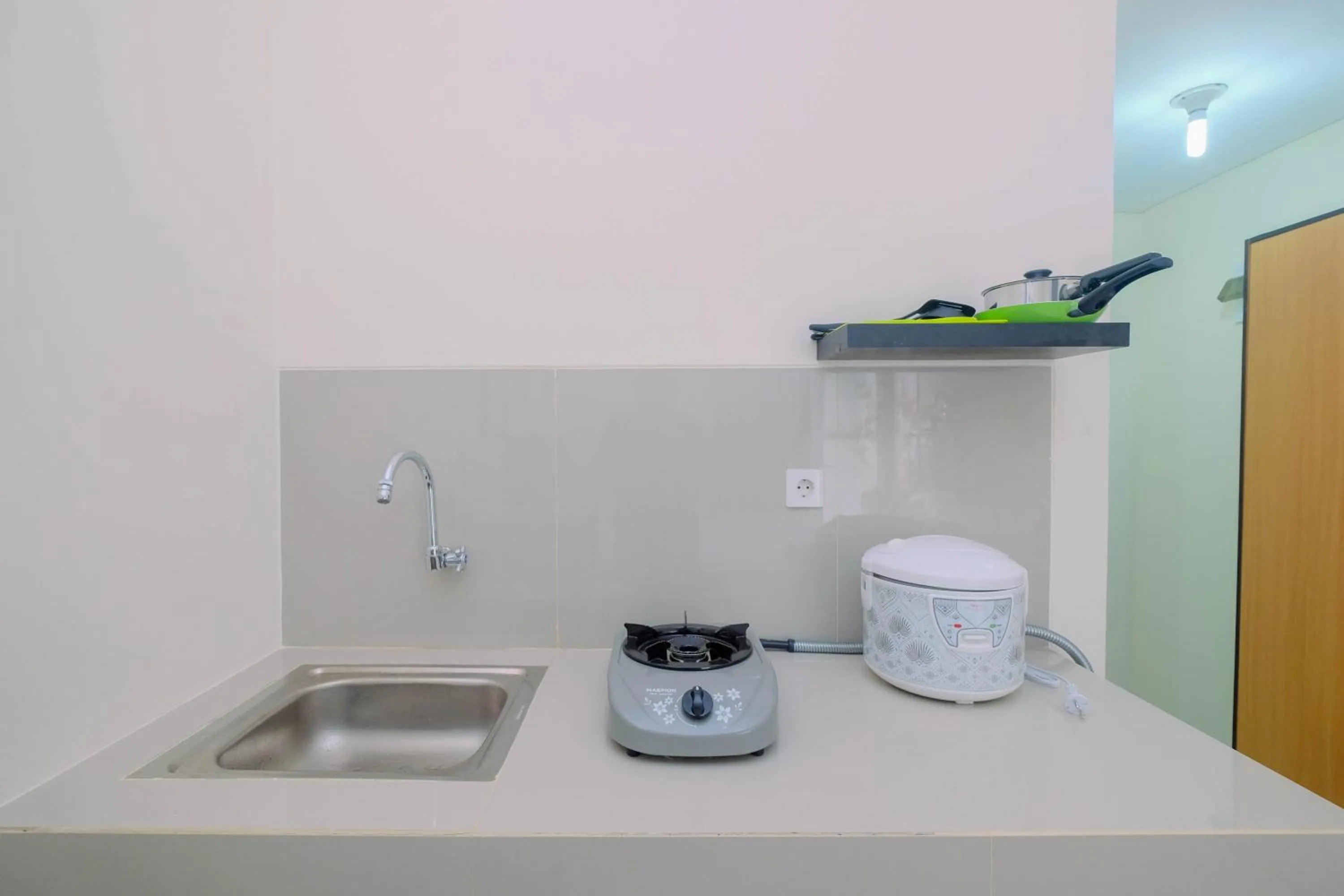 Comfy Studio Bogorienze Apartment near The Jungle Fest By Travelio