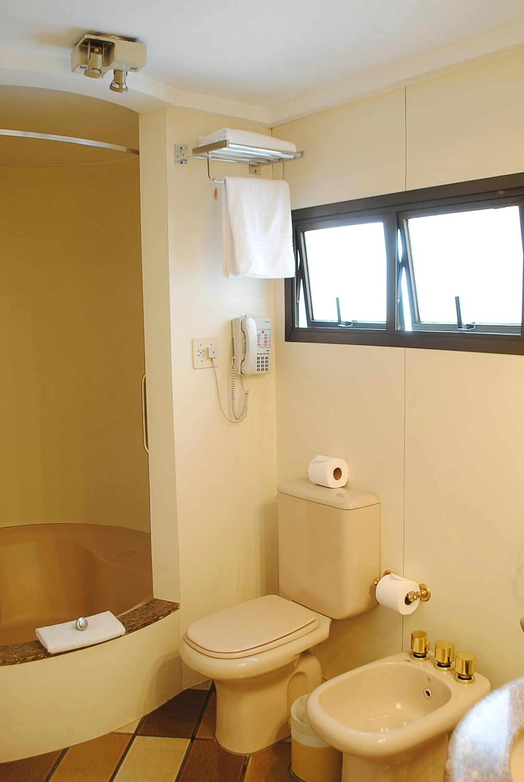 Toilet in Travel Inn Premium Flats Paulista Wall Street