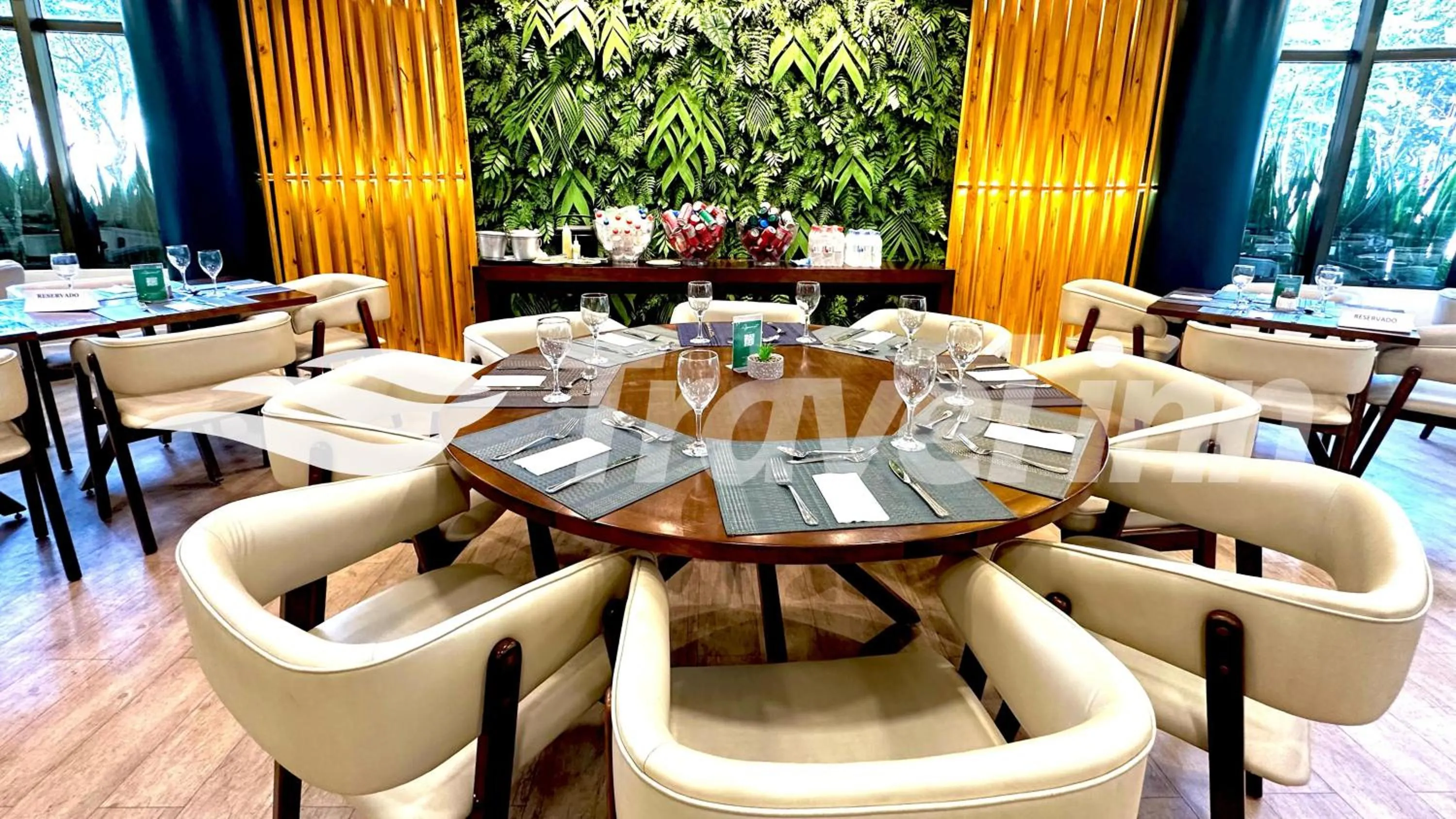 Restaurant/places to eat in Travel Inn Premium Flats Paulista Wall Street