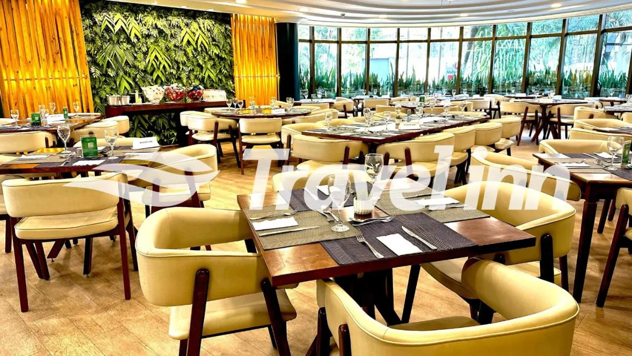 Restaurant/places to eat in Travel Inn Premium Flats Paulista Wall Street