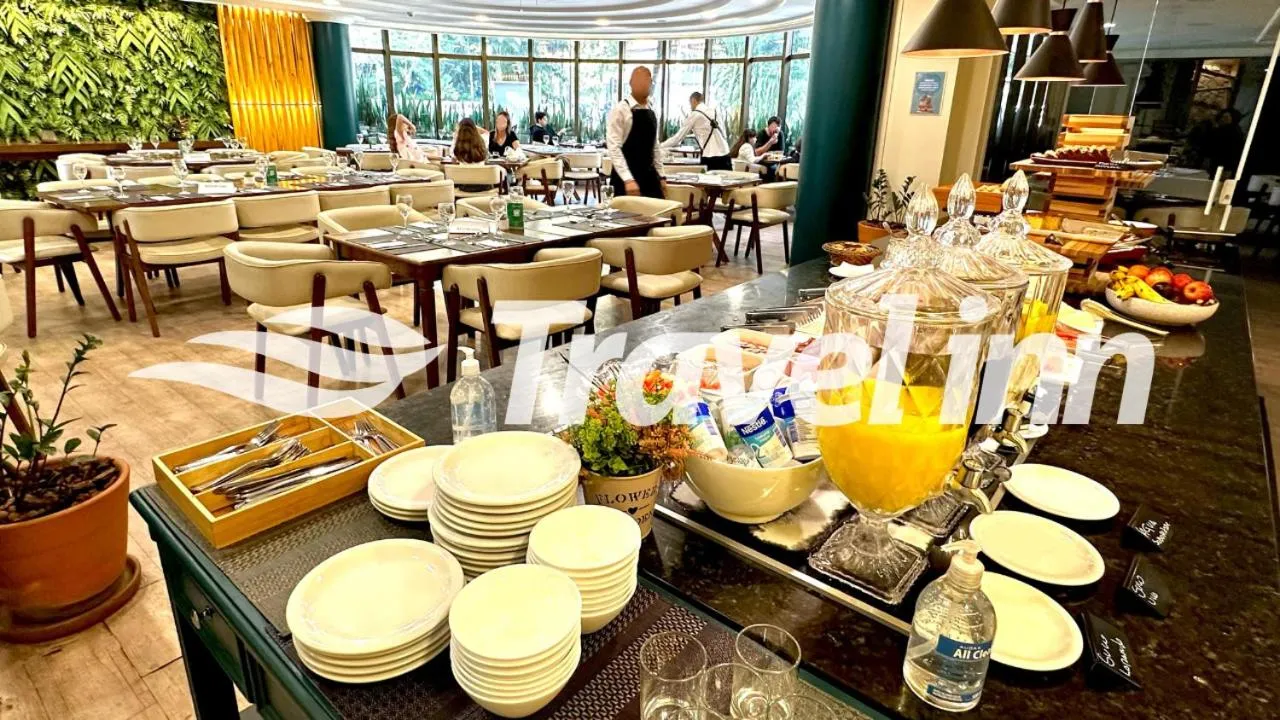 Restaurant/places to eat in Travel Inn Premium Flats Paulista Wall Street