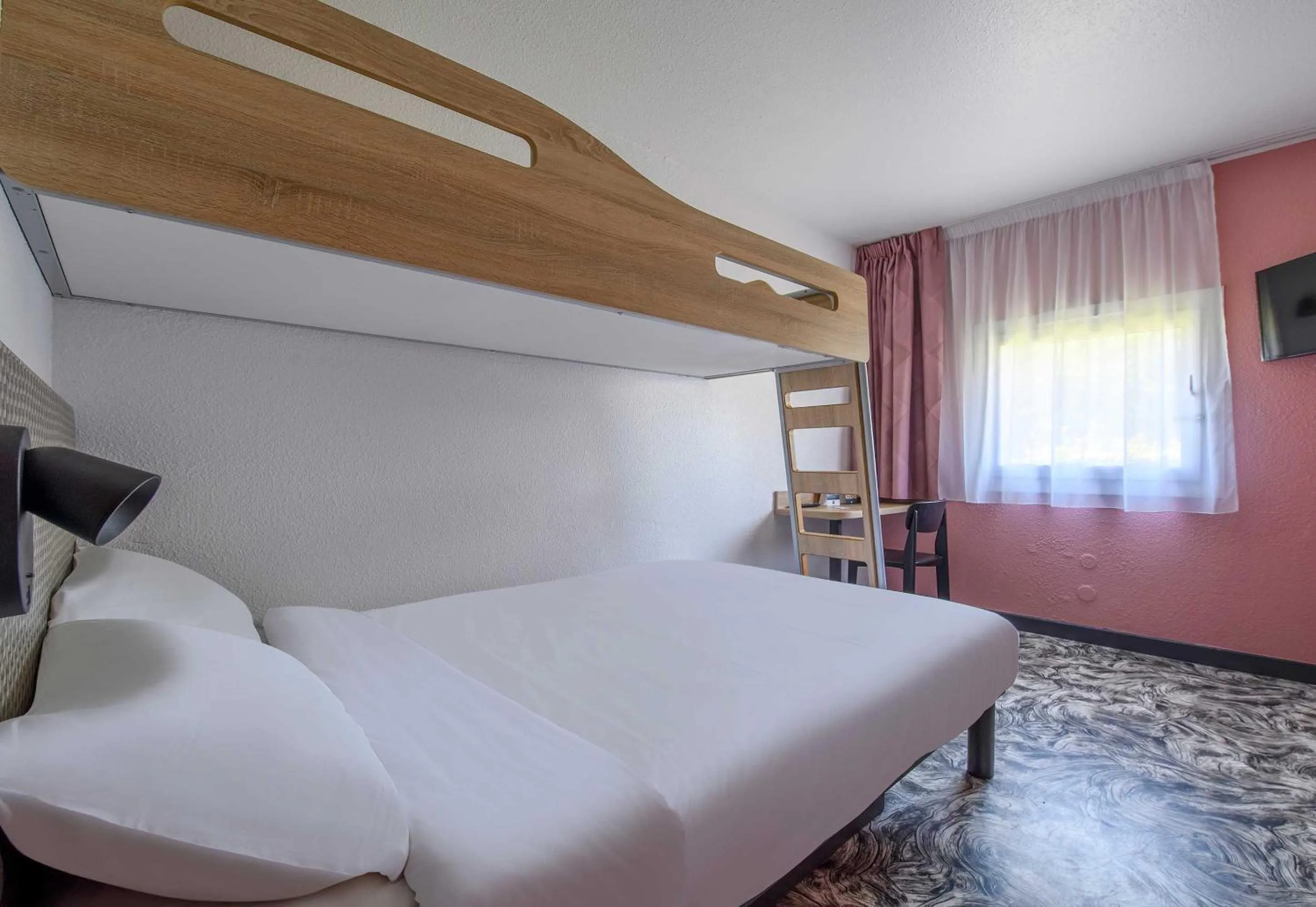 Bedroom, Bed in B&B HOTEL Nîmes Caissargues