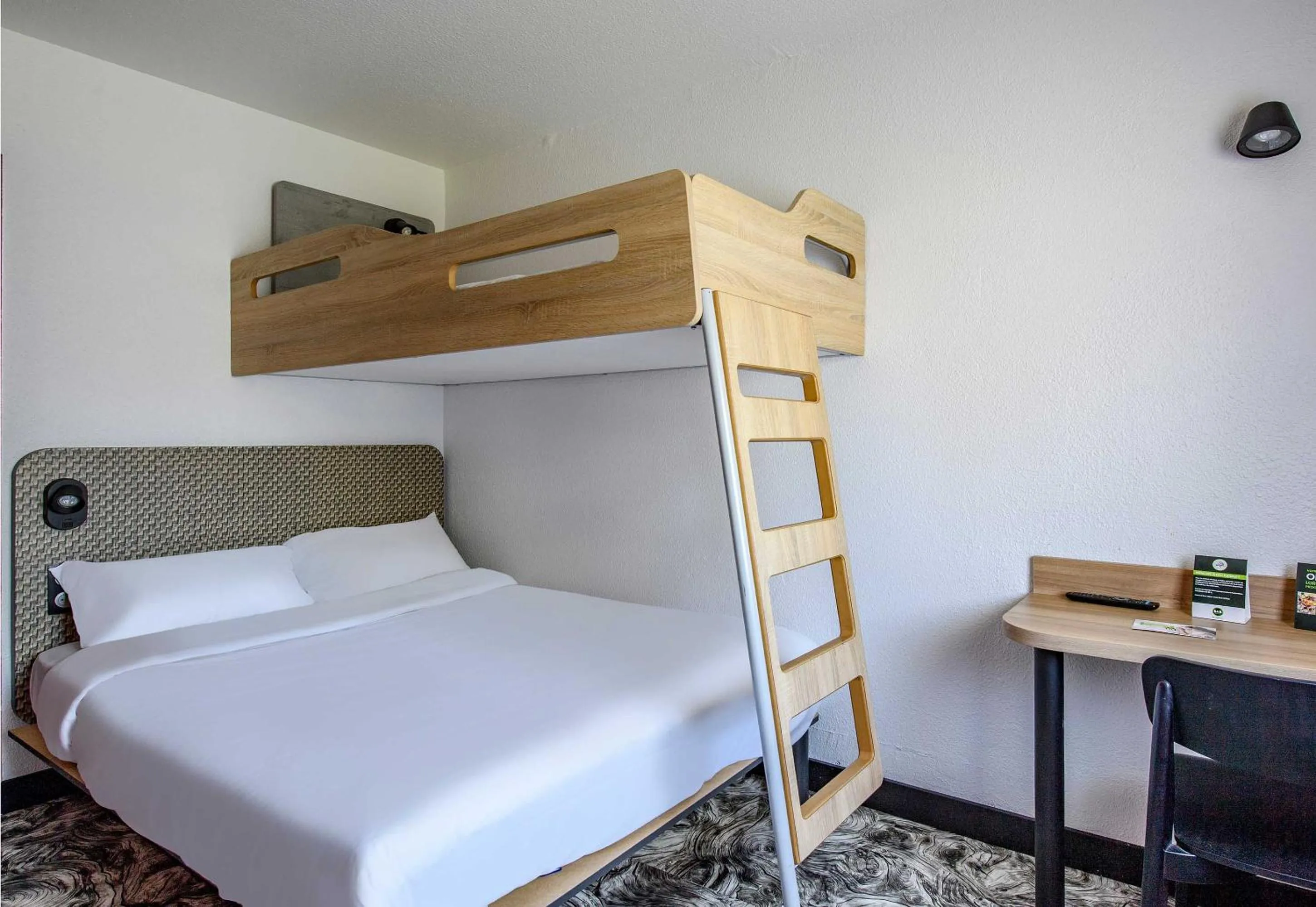 Bedroom, Bed in B&B HOTEL Nîmes Caissargues