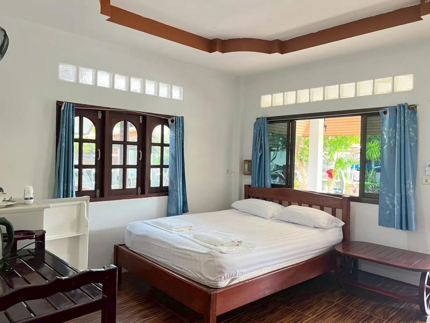 Photo of the whole room, Bed in Silver Beach Bungalow