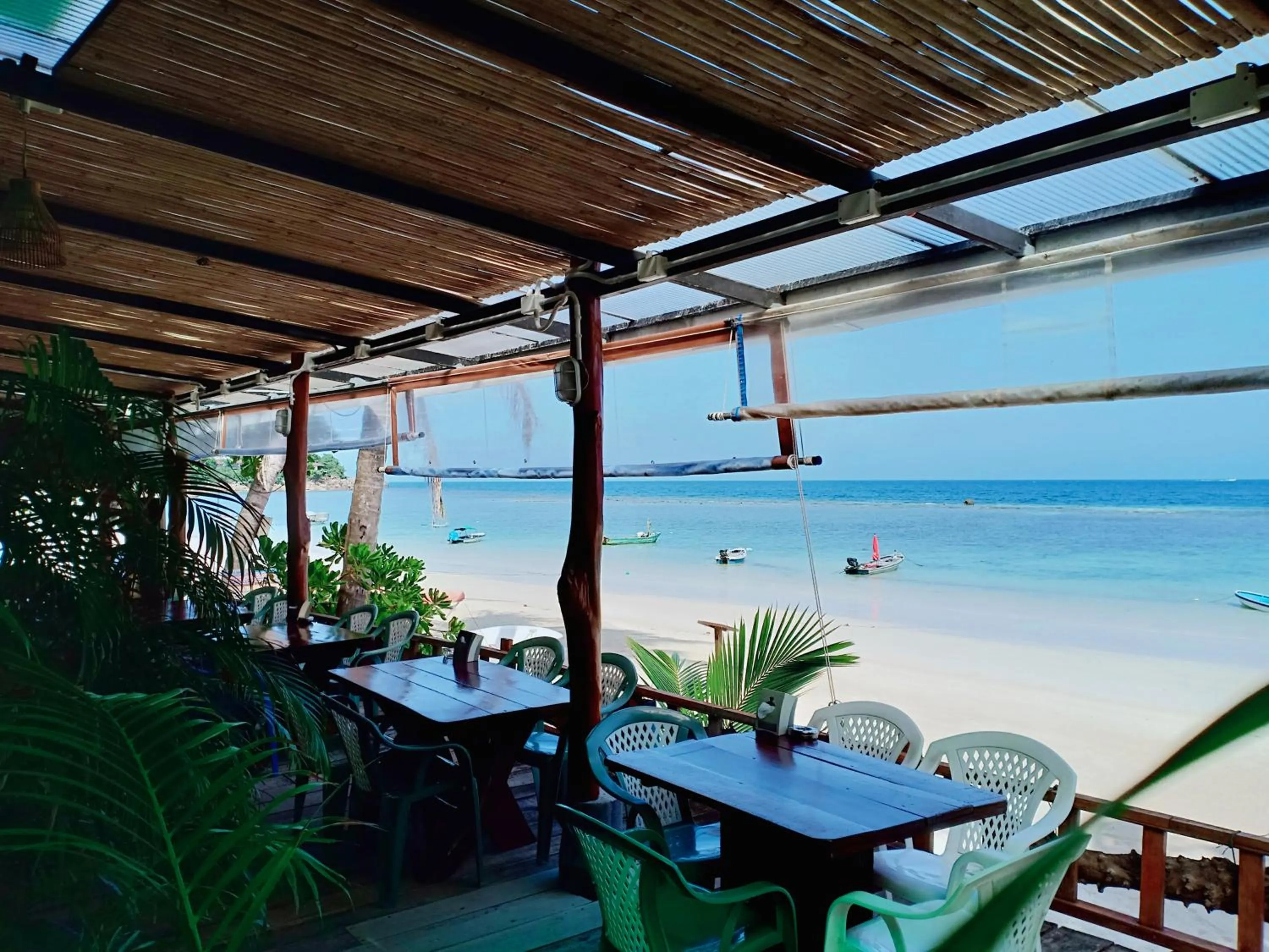 Restaurant/places to eat in Silver Beach Bungalow