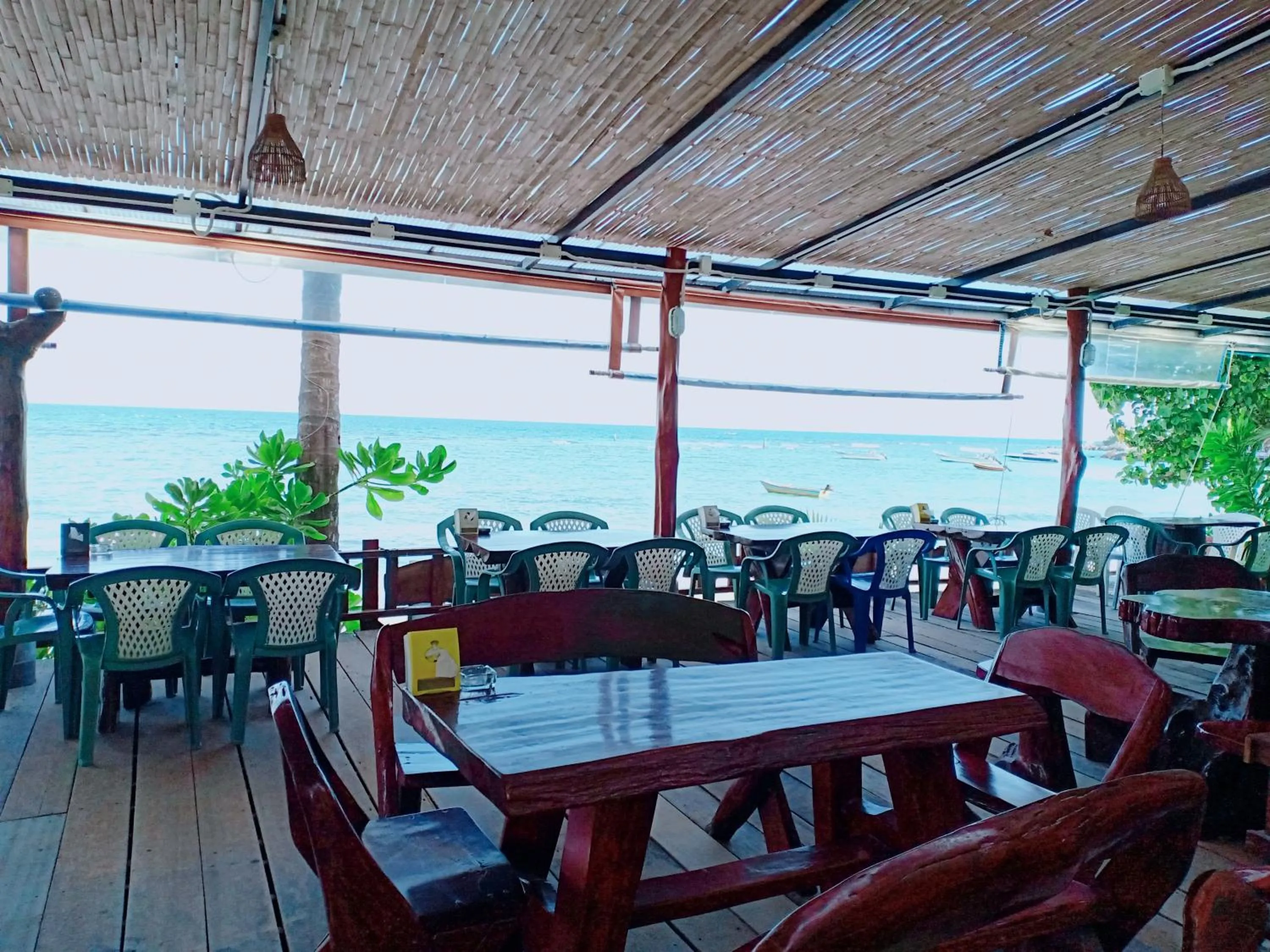 Restaurant/places to eat in Silver Beach Bungalow