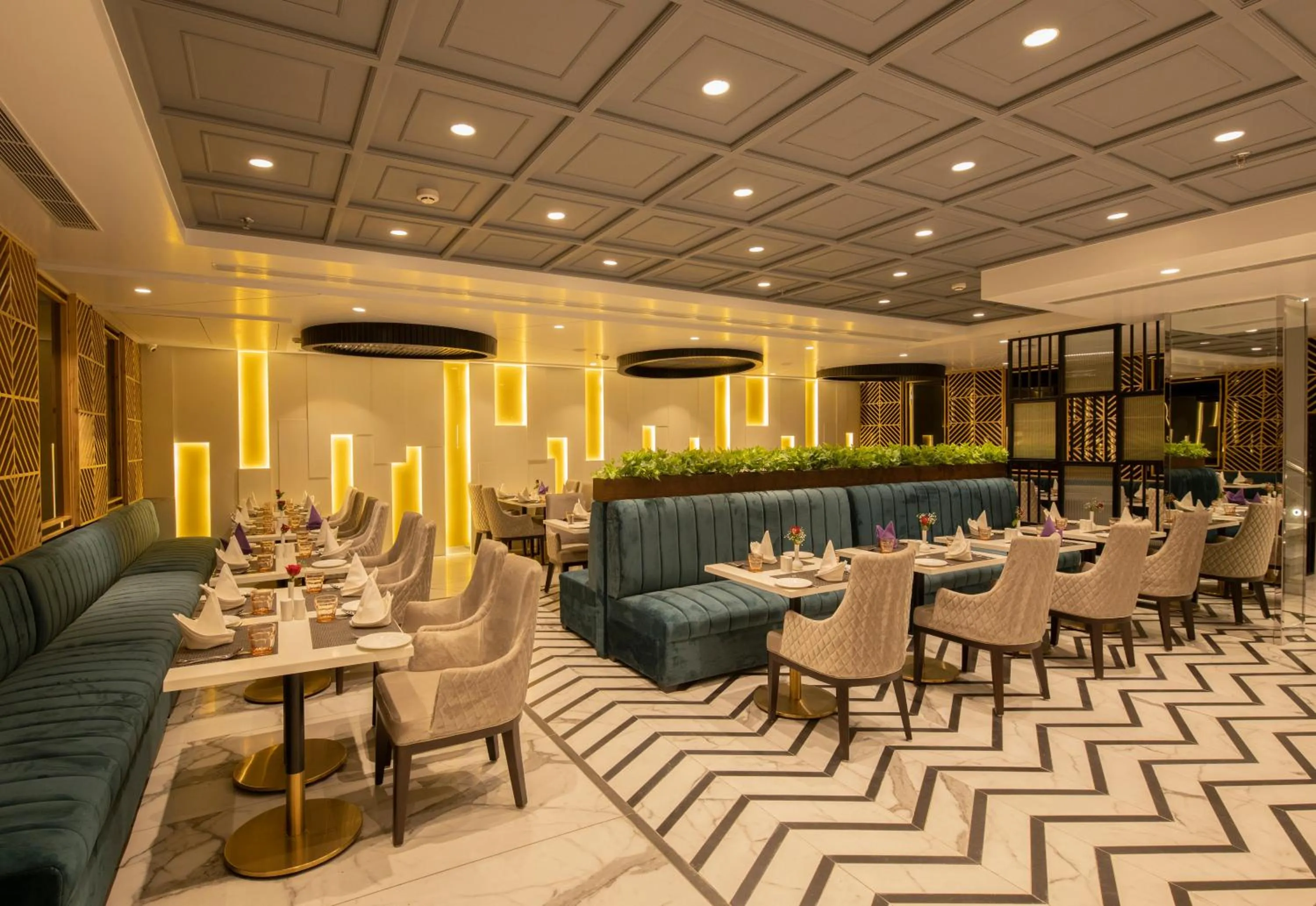 Restaurant/places to eat in Best Western Darbar