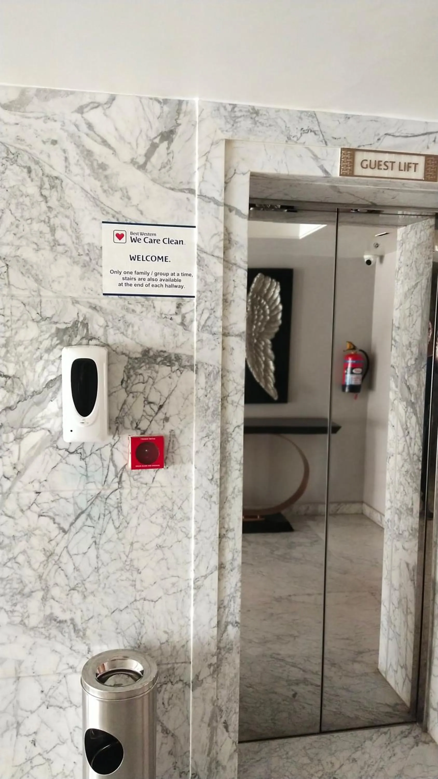 Logo/Certificate/Sign in Best Western Darbar