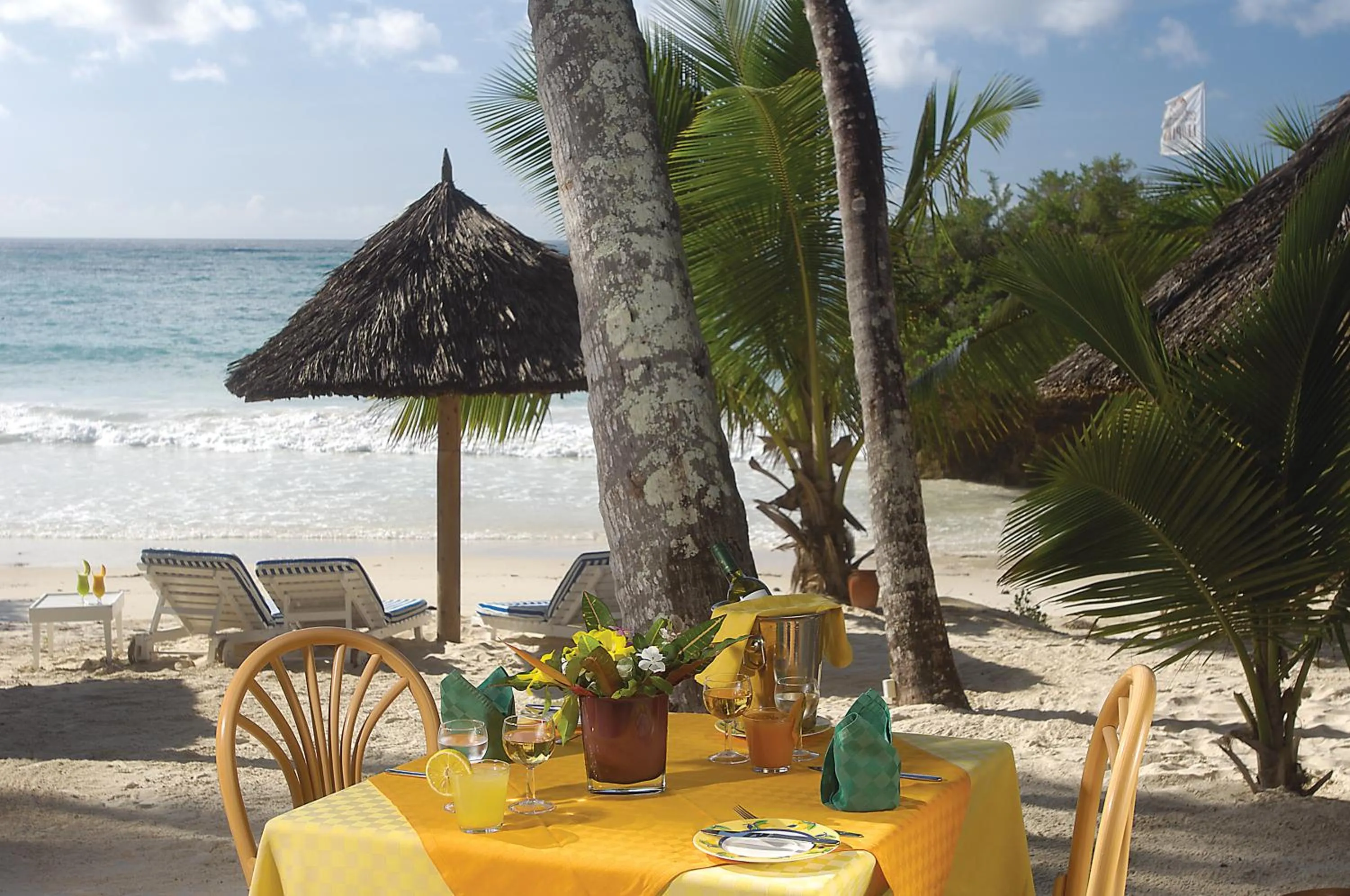 Restaurant/places to eat in Leopard Beach Resort and Spa