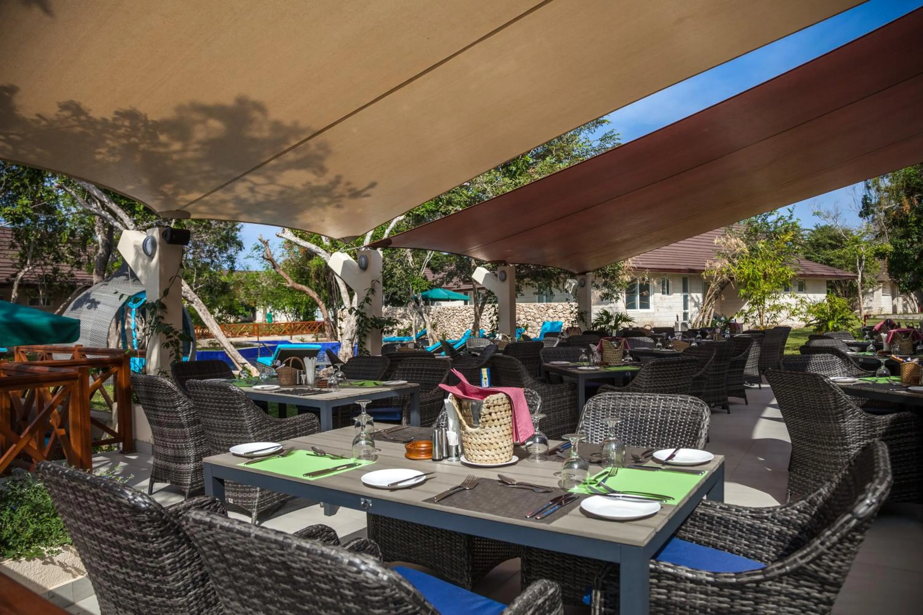 Restaurant/places to eat in Leopard Beach Resort and Spa