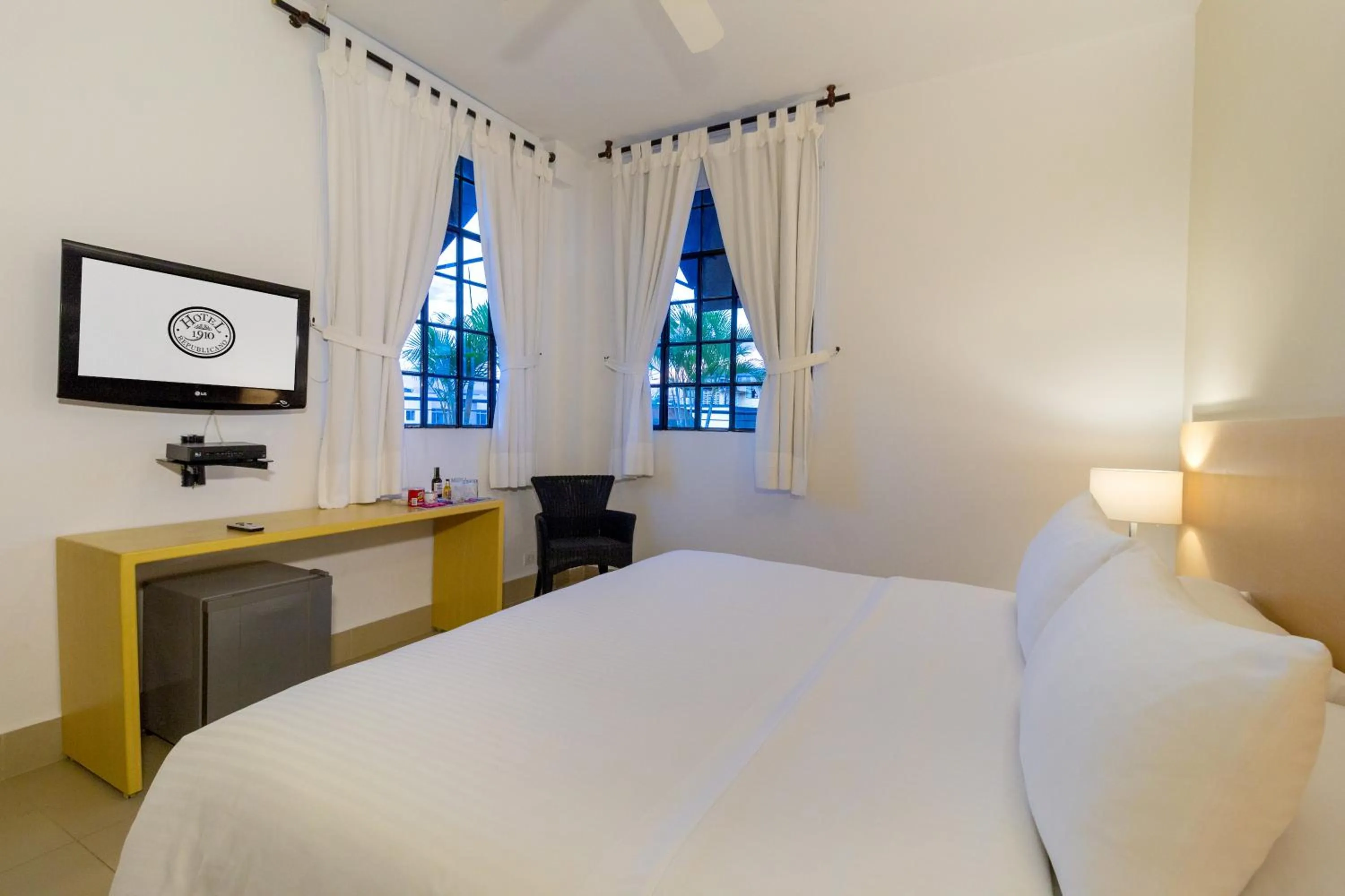 Photo of the whole room, Bed in Hotel Republicano 1910