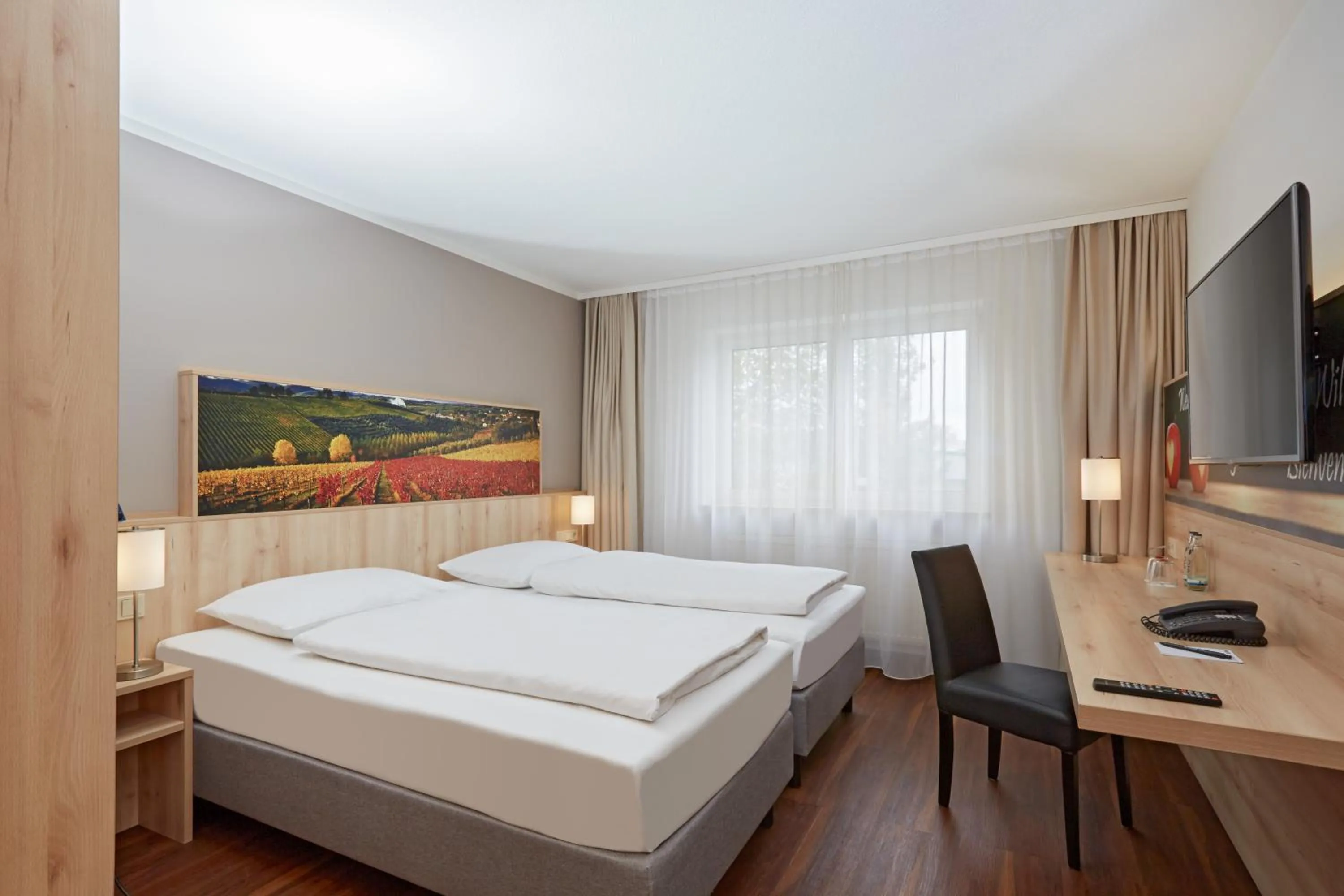Photo of the whole room, Bed in H+ Hotel Stuttgart Herrenberg