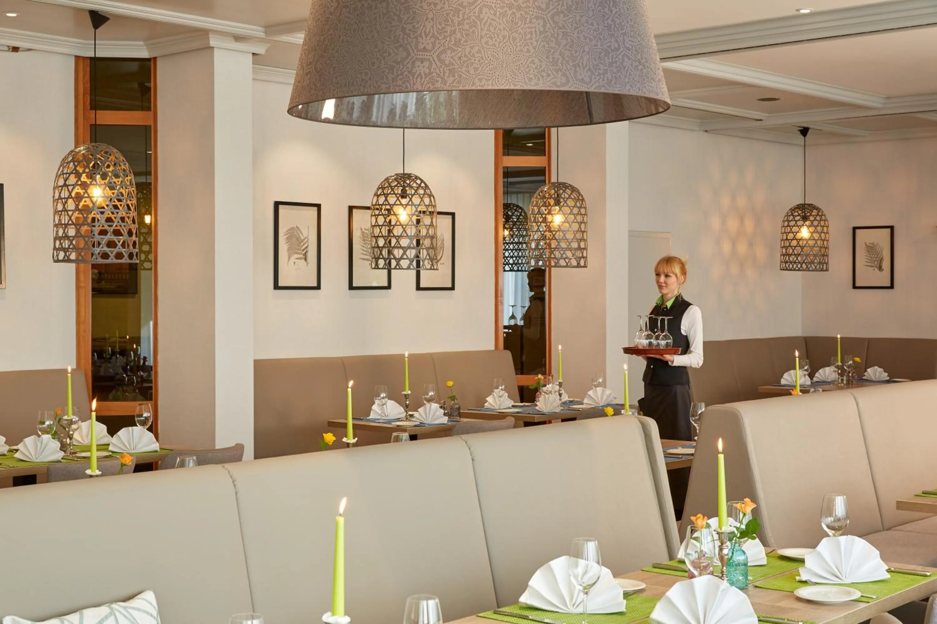 Restaurant/places to eat in H+ Hotel Stuttgart Herrenberg