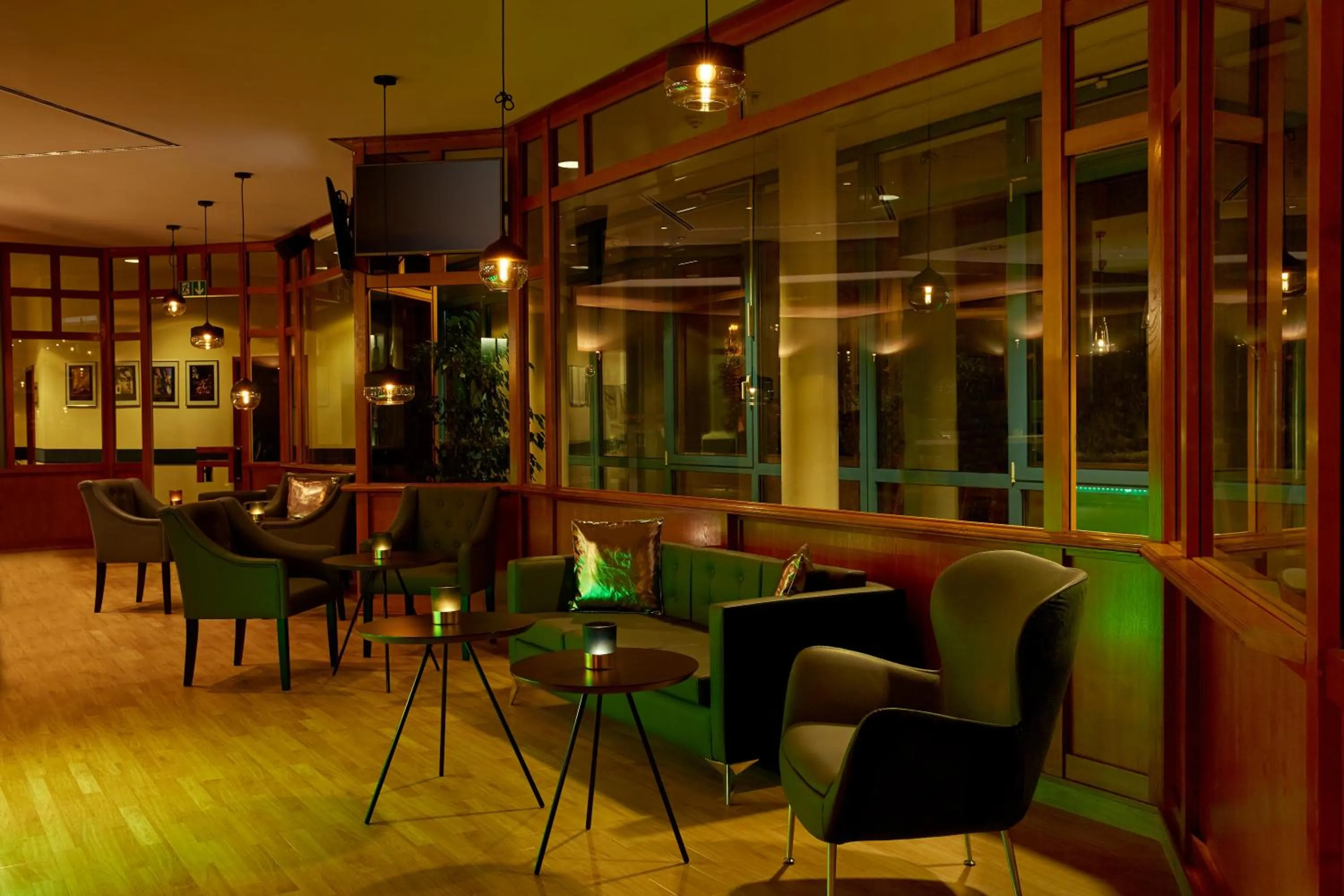Lounge or bar in H+ Hotel Stuttgart Herrenberg
