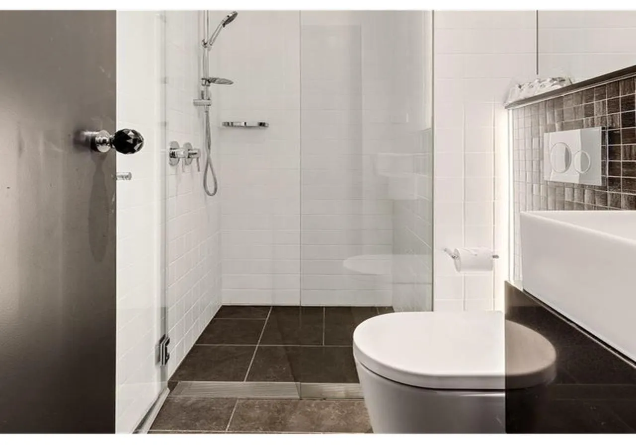 Shower in Spice On Broadway