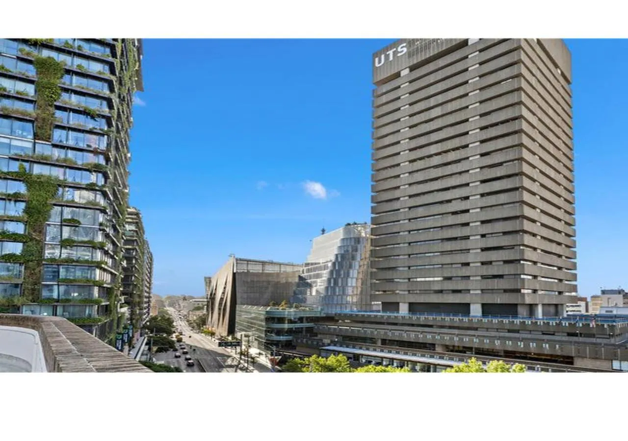 City view in Spice On Broadway