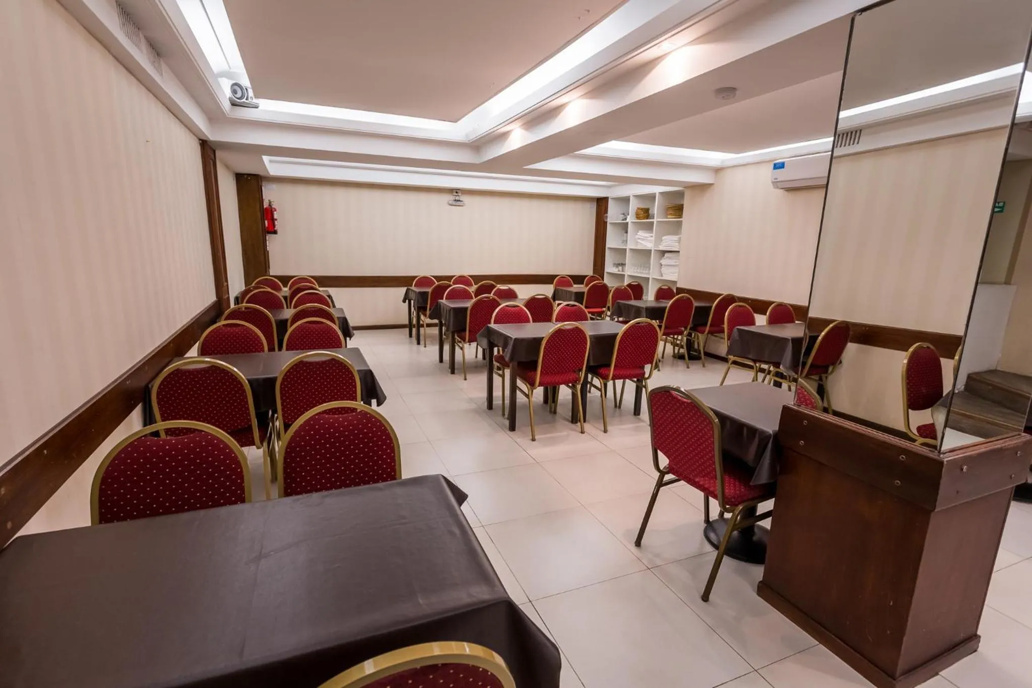 Meeting/conference room in Estocolmo Hotel by bund