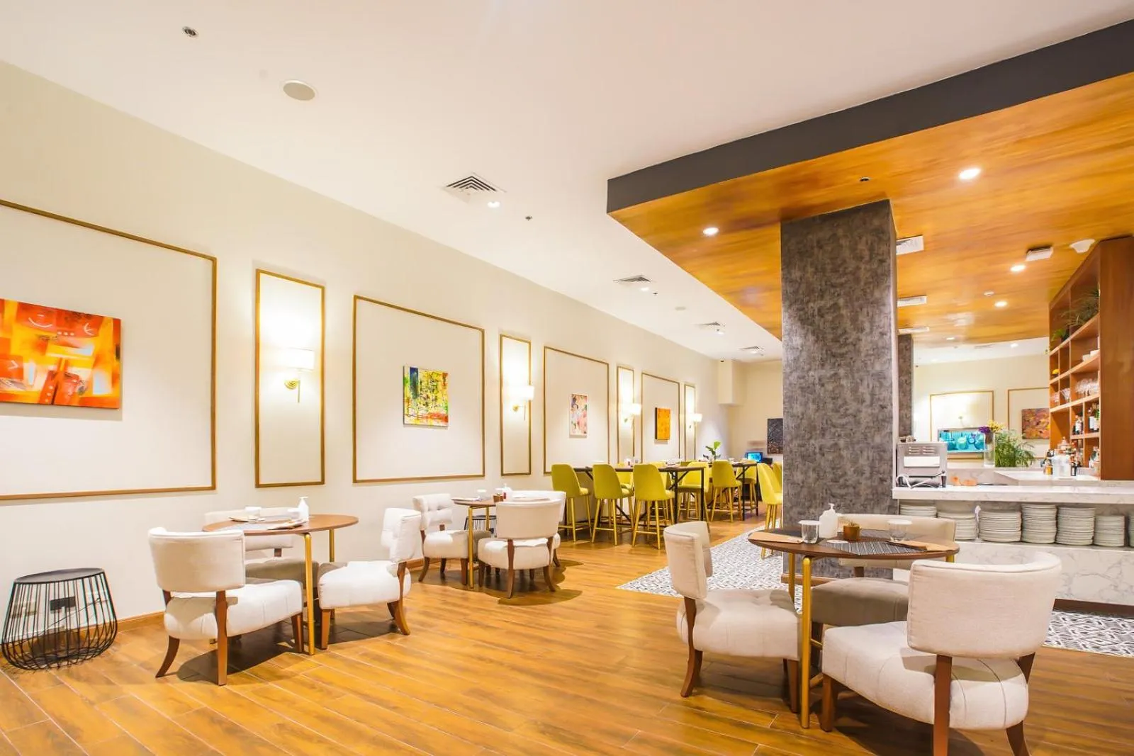 Restaurant/places to eat in Summit Hotel Naga