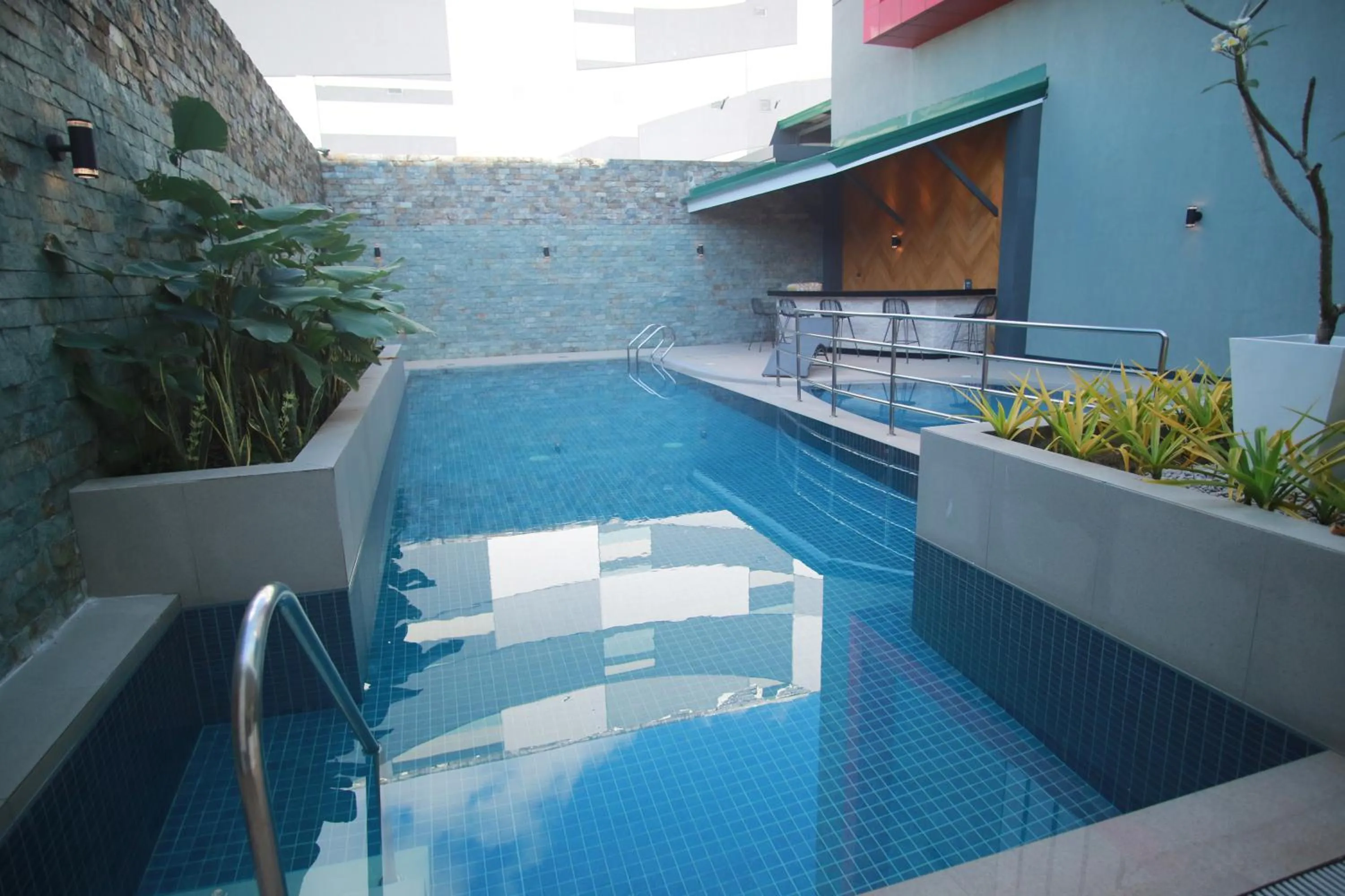 Swimming pool in Summit Hotel Naga