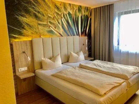 Photo of the whole room, Bed in Hotel zur Kanone