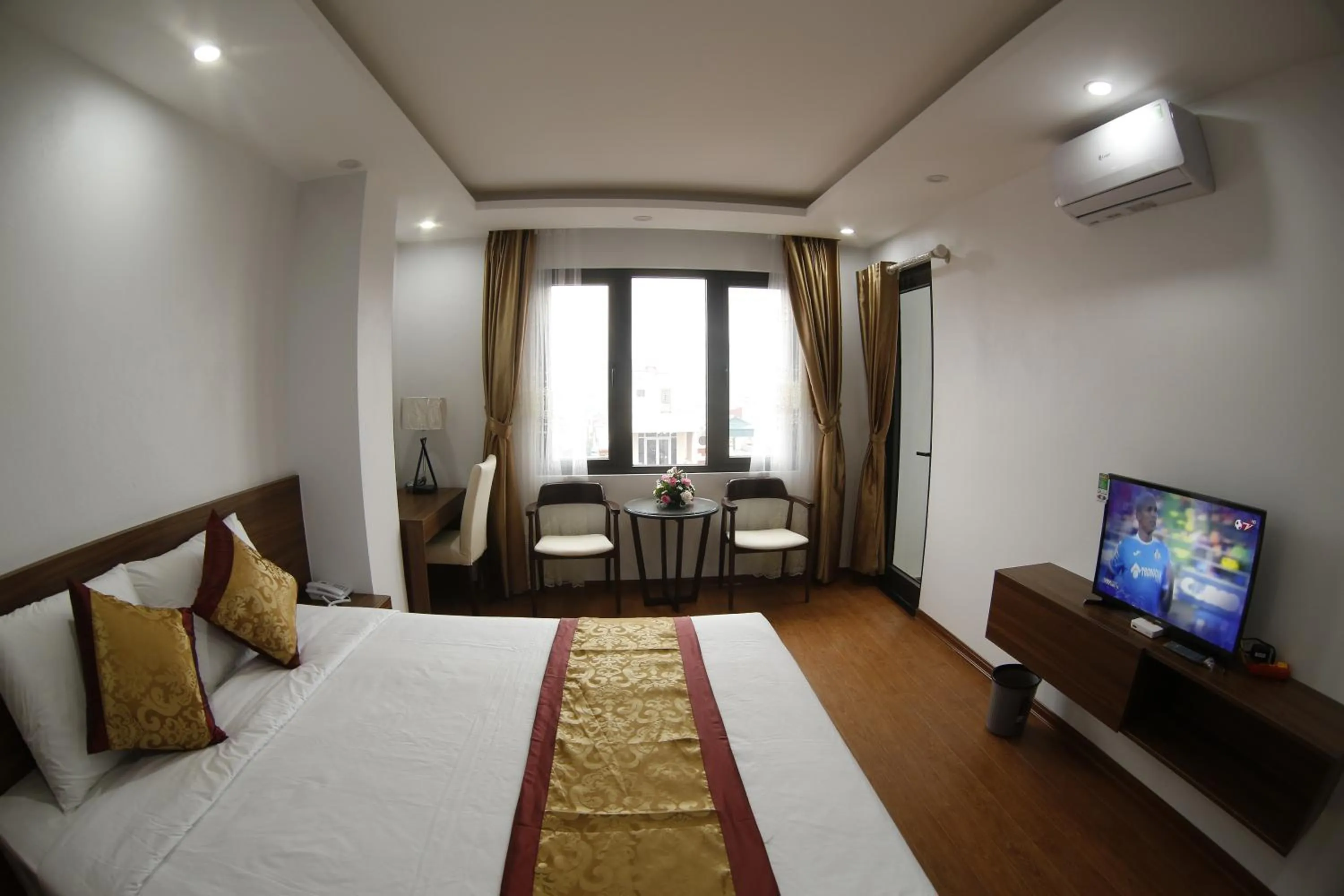 Bed in Bảo Ngọc Diamond Hotel